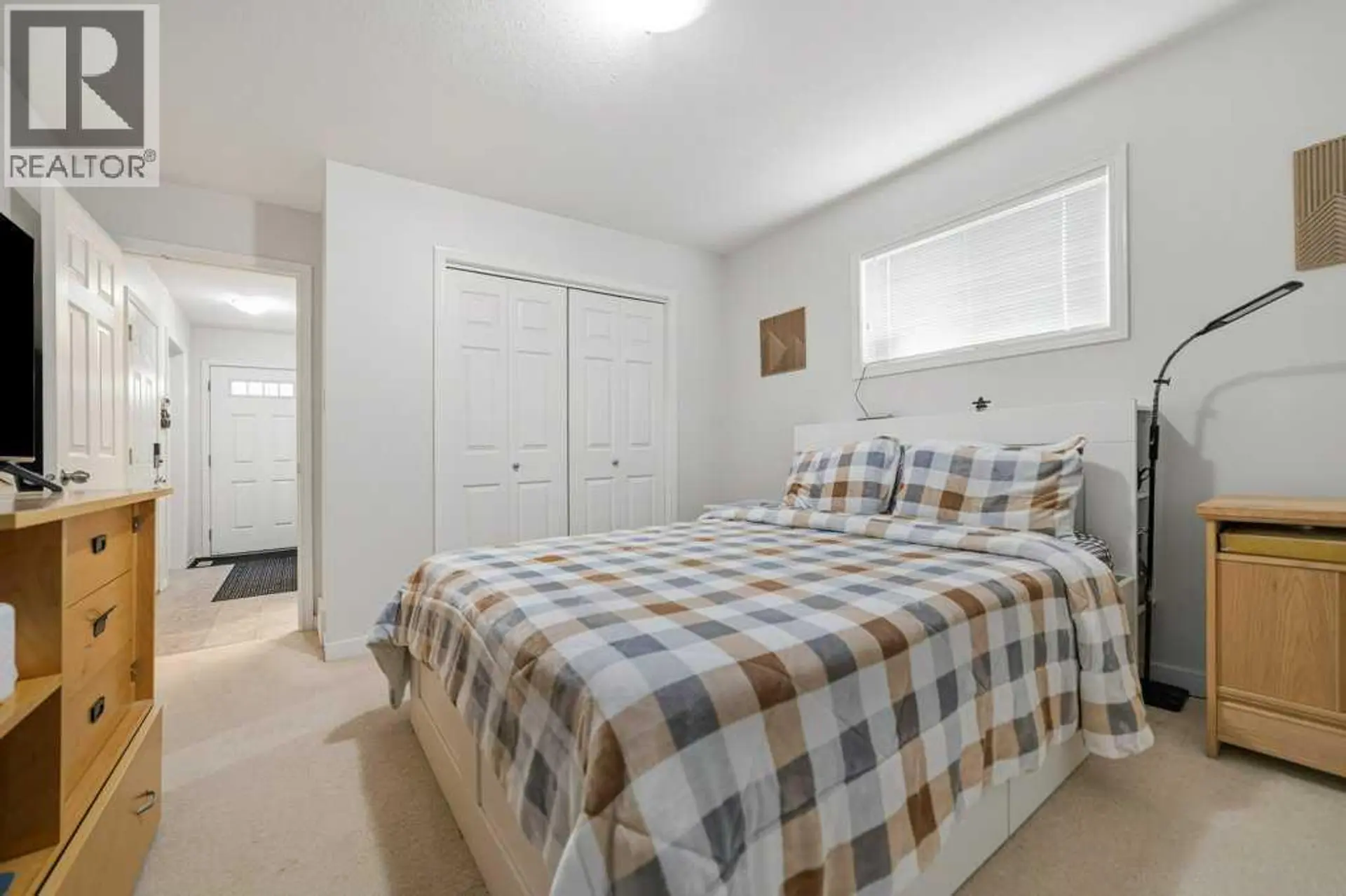 #6 109 Silkstone Road W - Image 9
