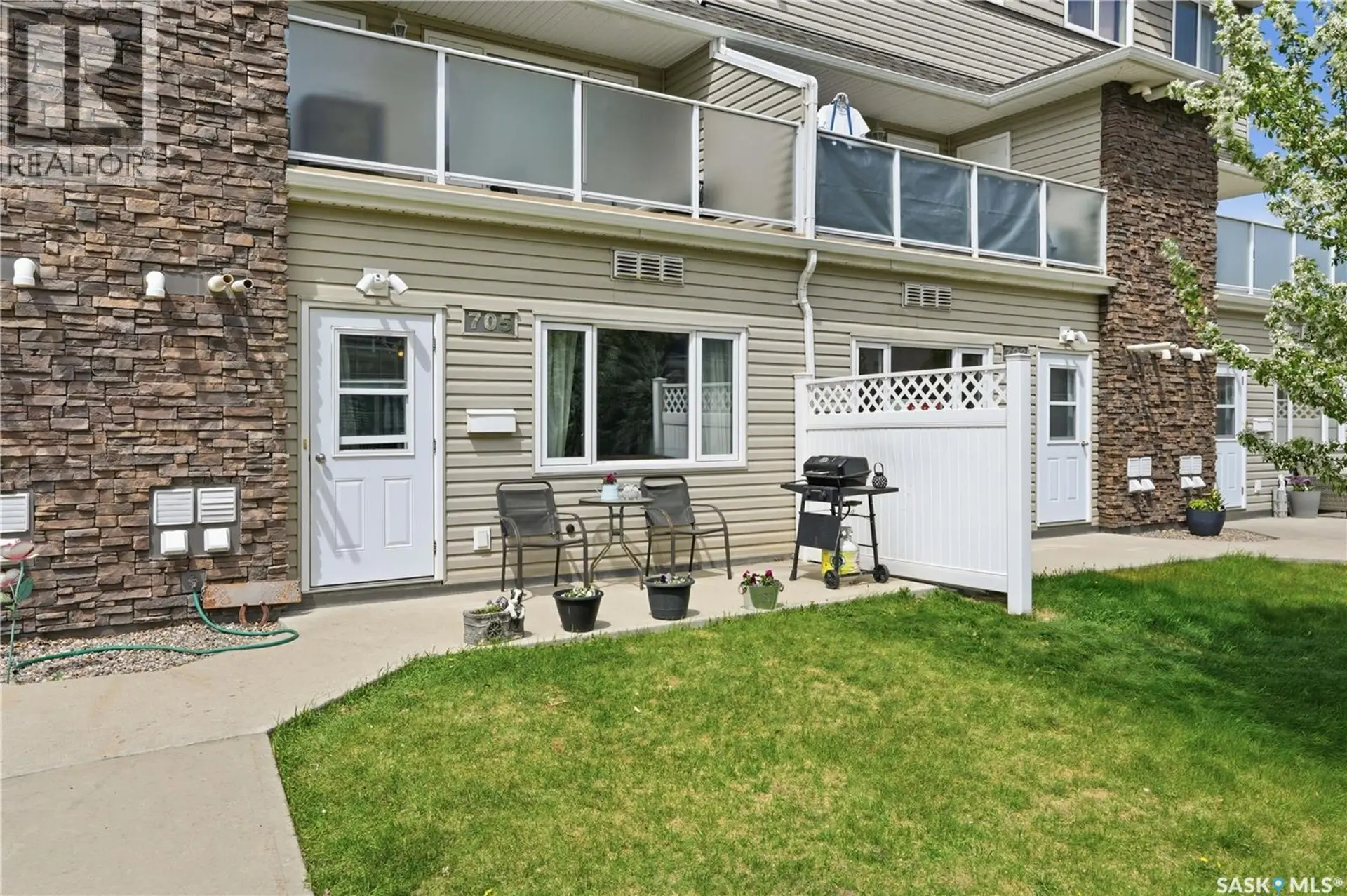 #705 1022 Hampton CIRCLE - Image 2