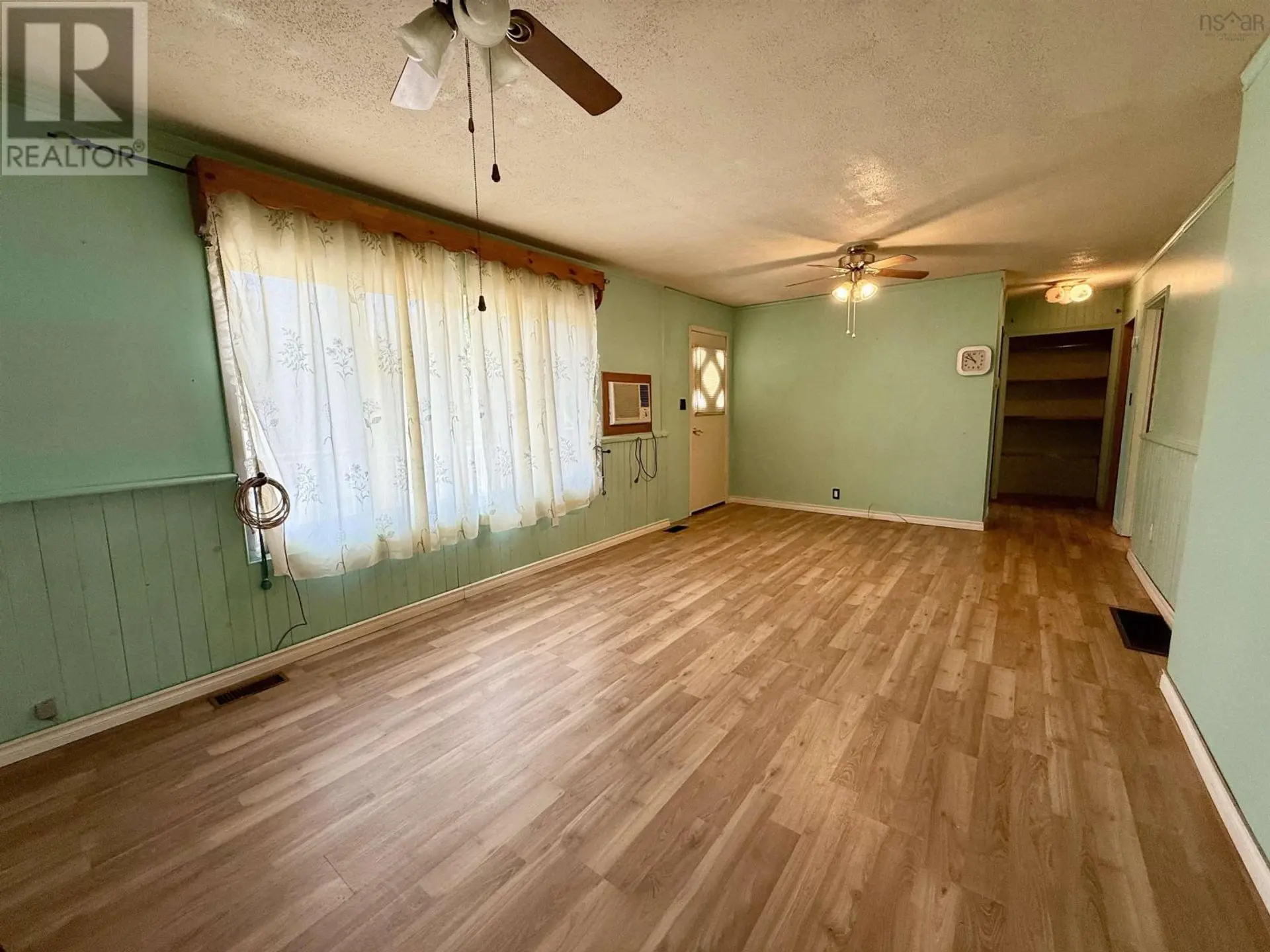 7427 Highway 14 - Image 6