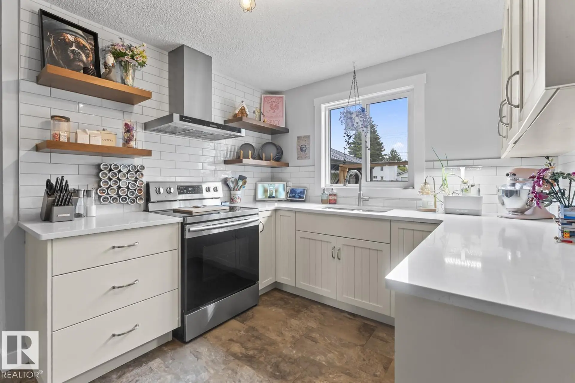 5709 51 AV - Image 5