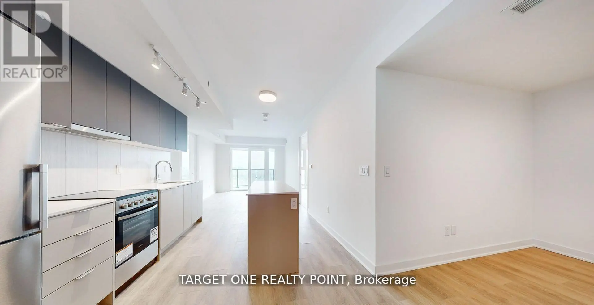#1006 8 TIPPETT ROAD - Image 2