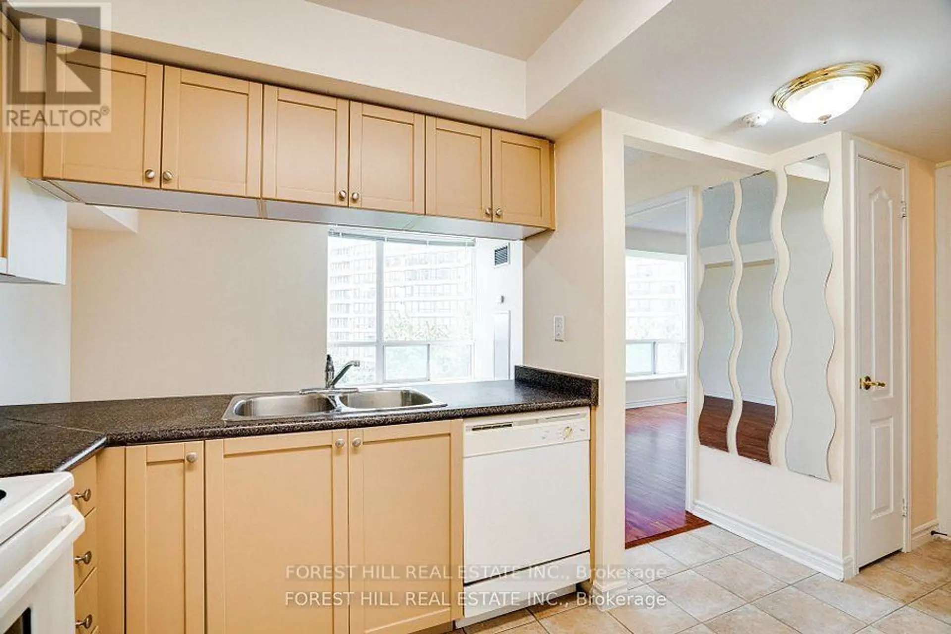 #608 745 NEW WESTMINSTER DRIVE - Image 15