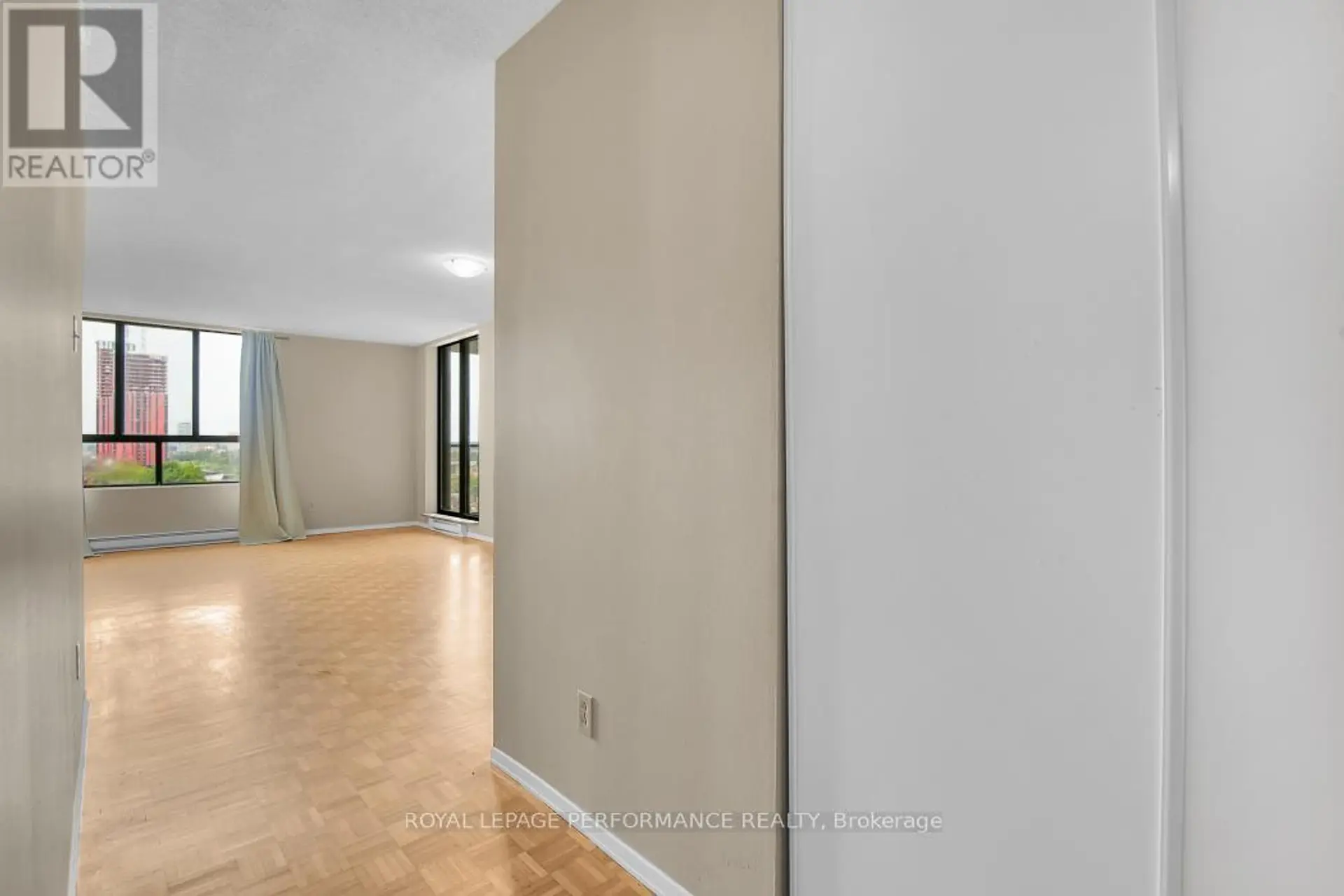 #1107 475 LAURIER AVENUE W - Image 4