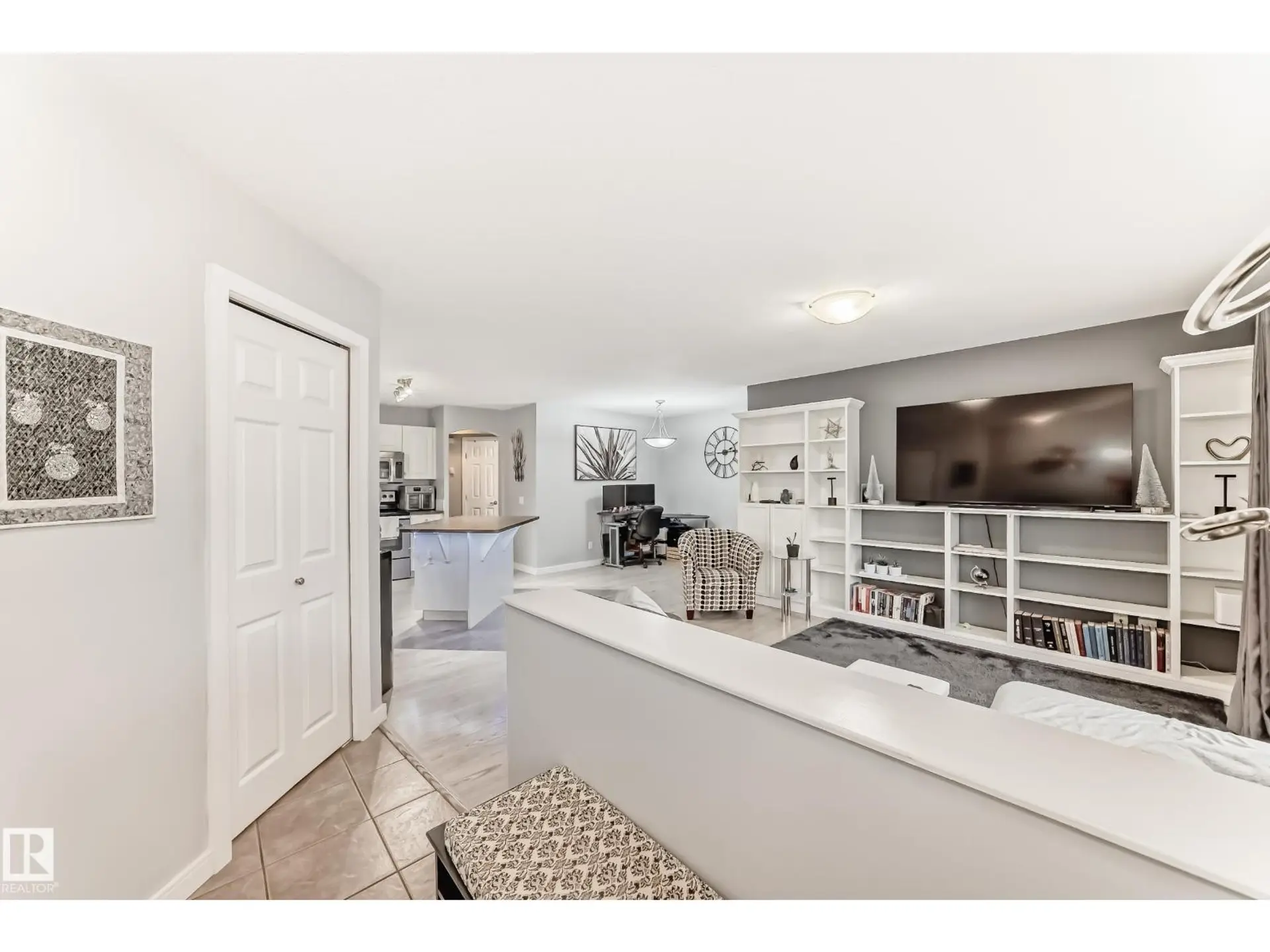 #53 150 EDWARDS DR SW - Image 4