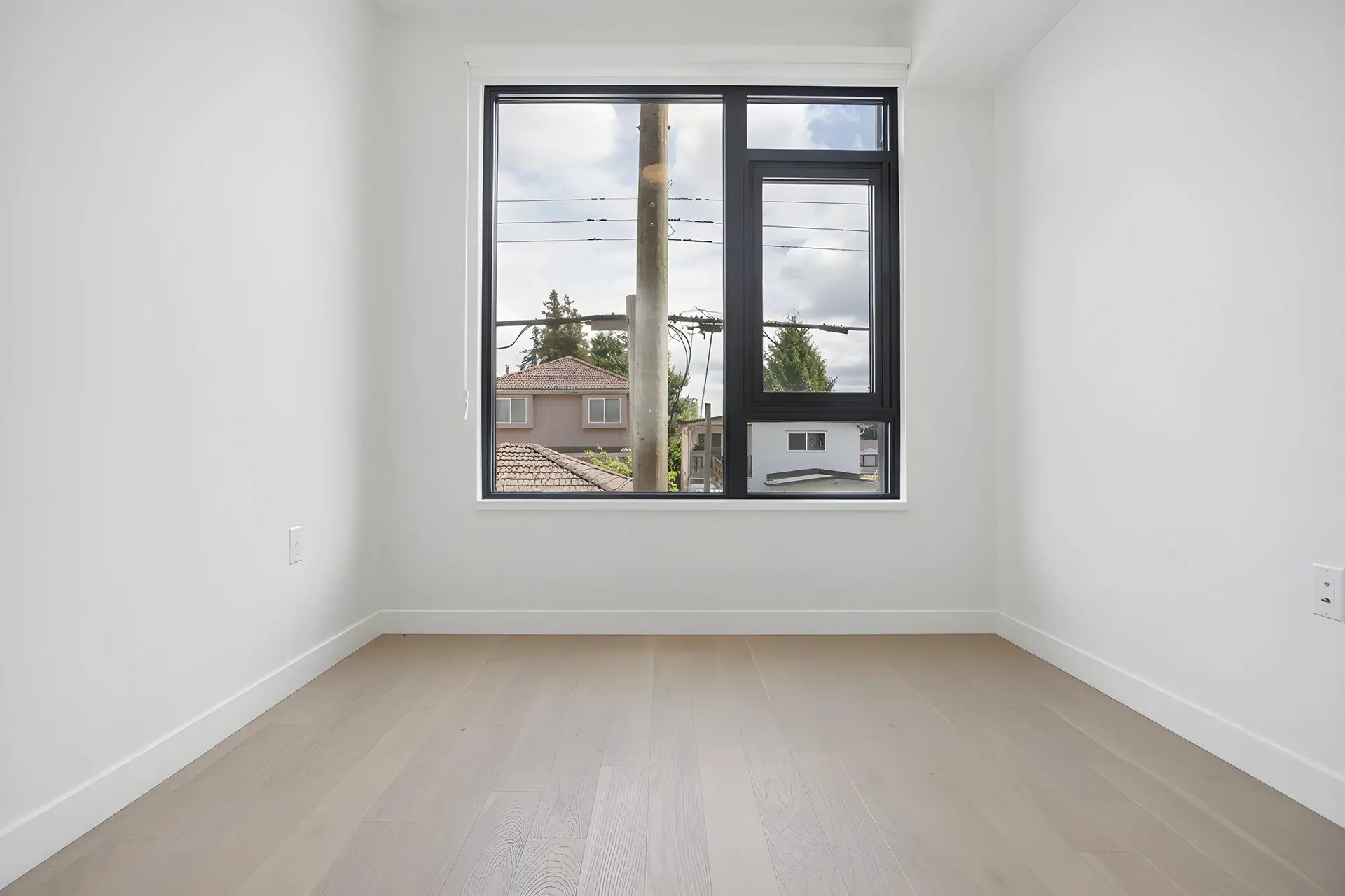 #202 8398 Oak Street - Image 11