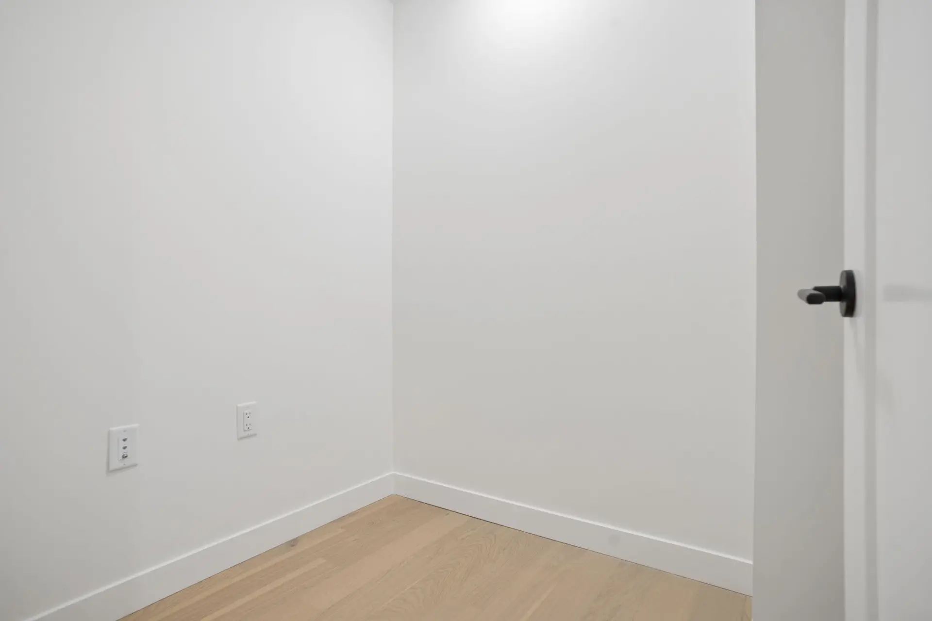 #202 8398 Oak Street - Image 13