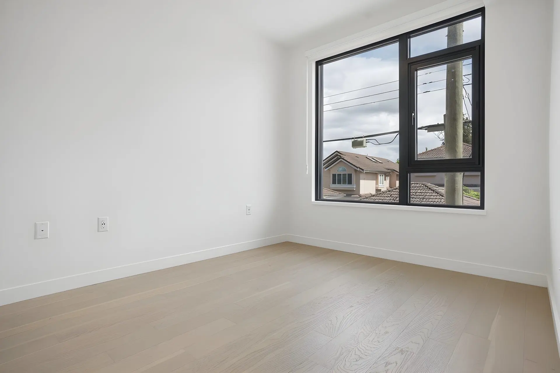 #202 8398 Oak Street - Image 10