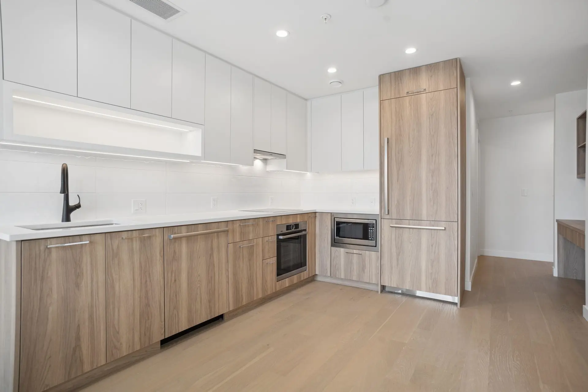 #202 8398 Oak Street - Image 4