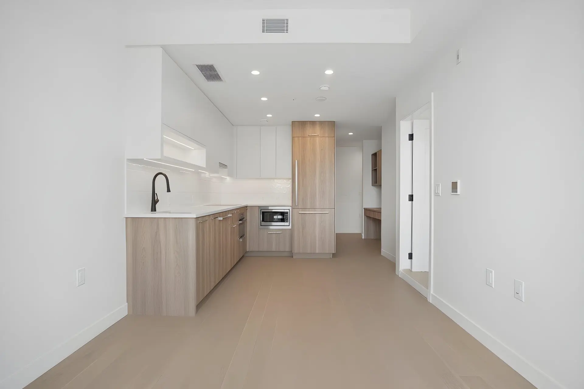 #202 8398 Oak Street - Image 7