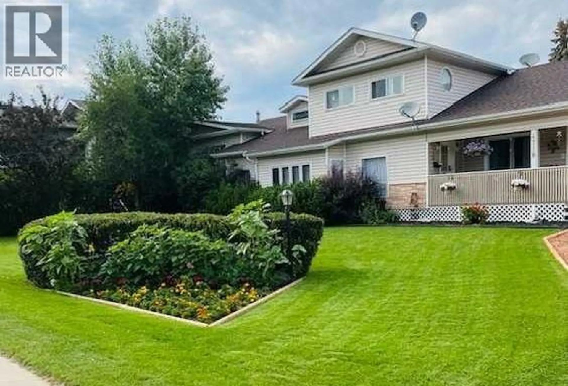 Property at 4718 College Avenue, Lacombe, AB