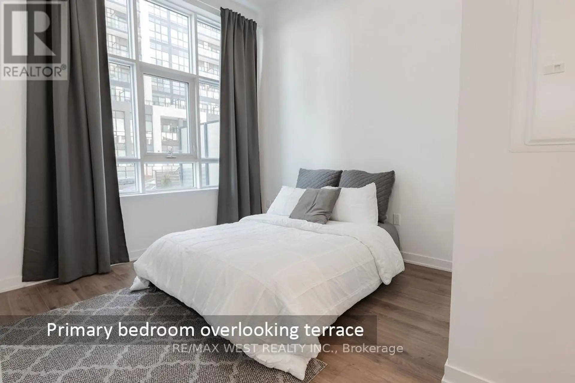 #119 395 DUNDAS STREET W - Image 7
