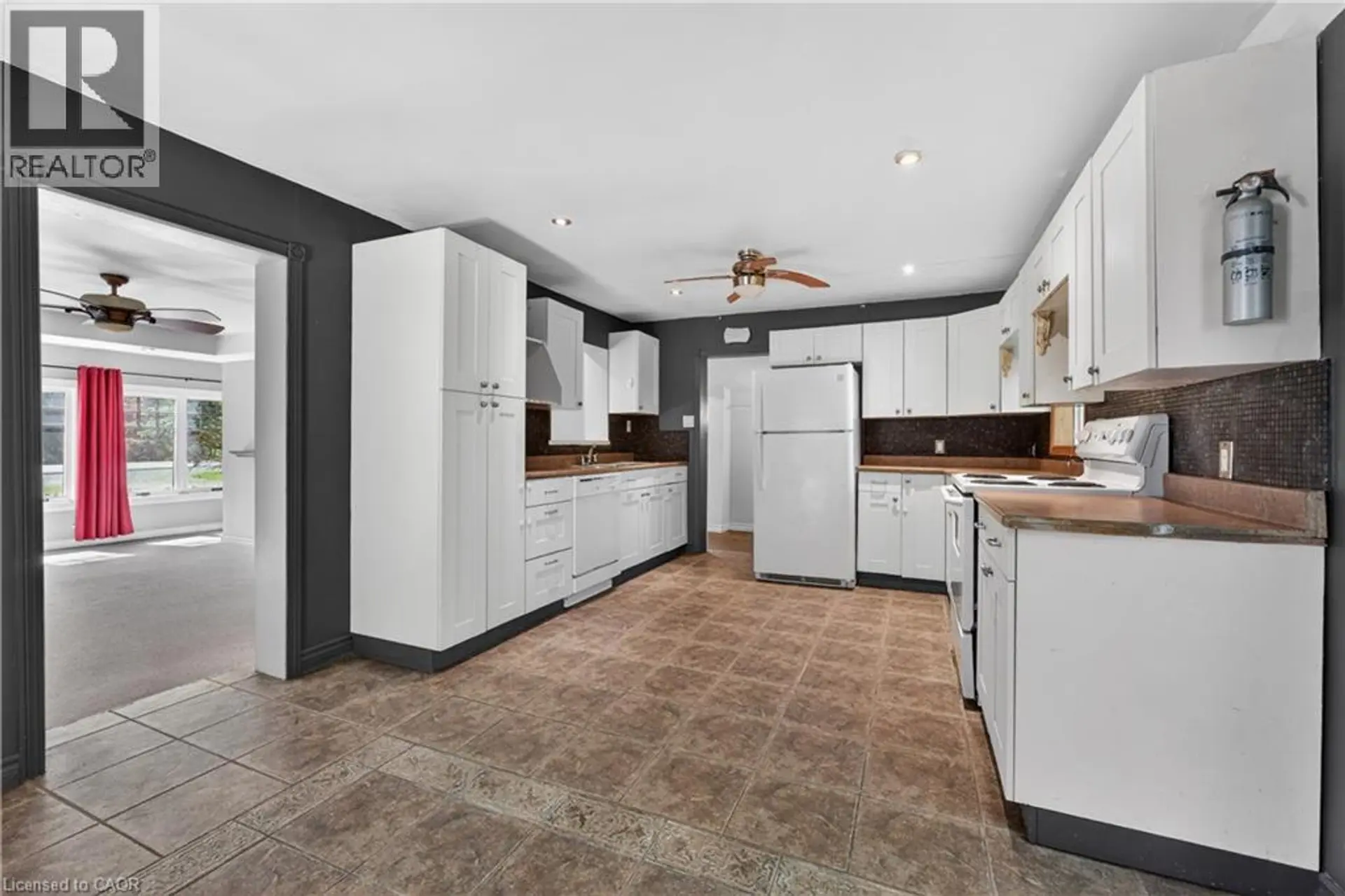 126 MOUNTAIN Street - Image 5