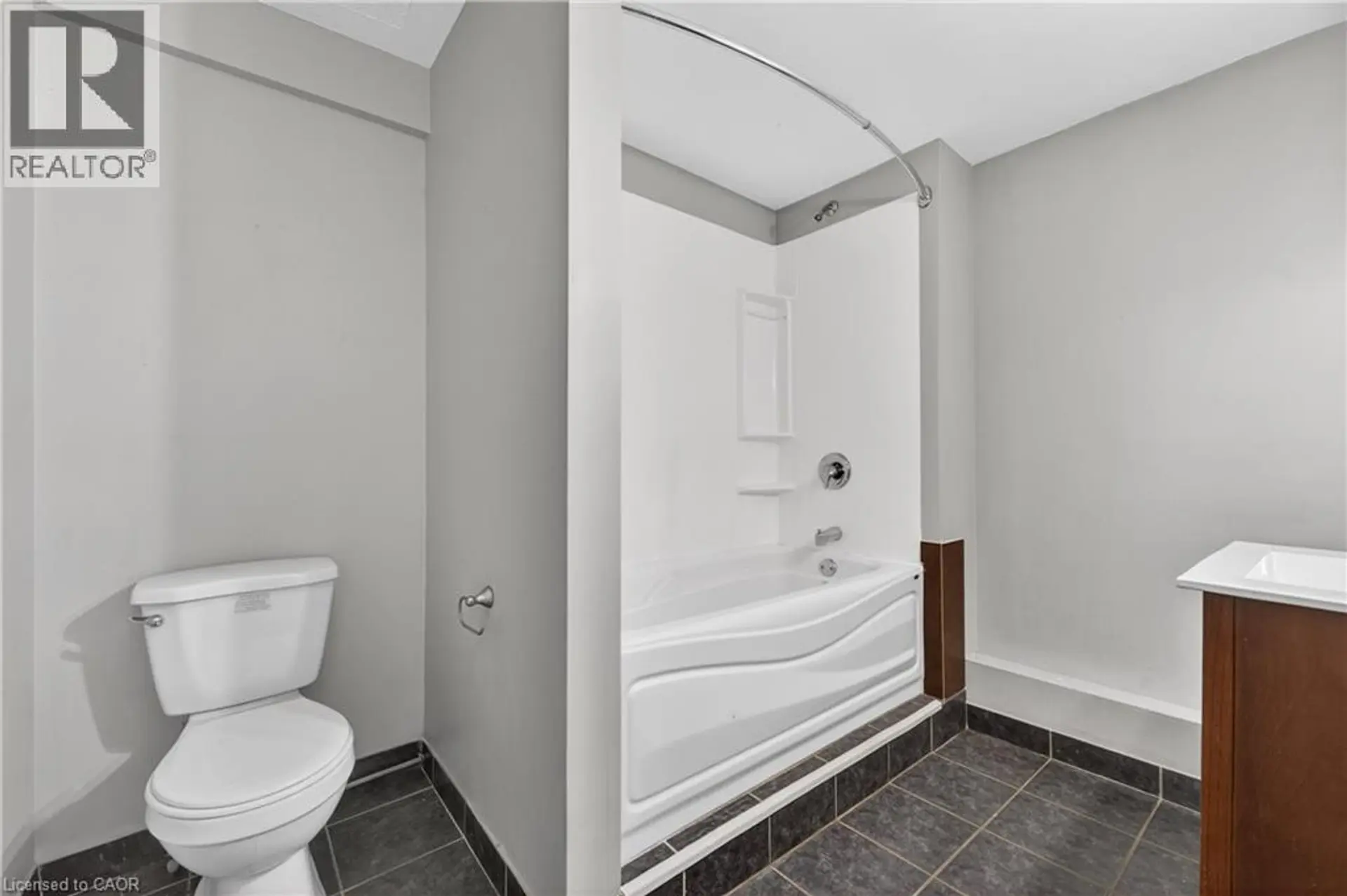 126 MOUNTAIN Street - Image 6