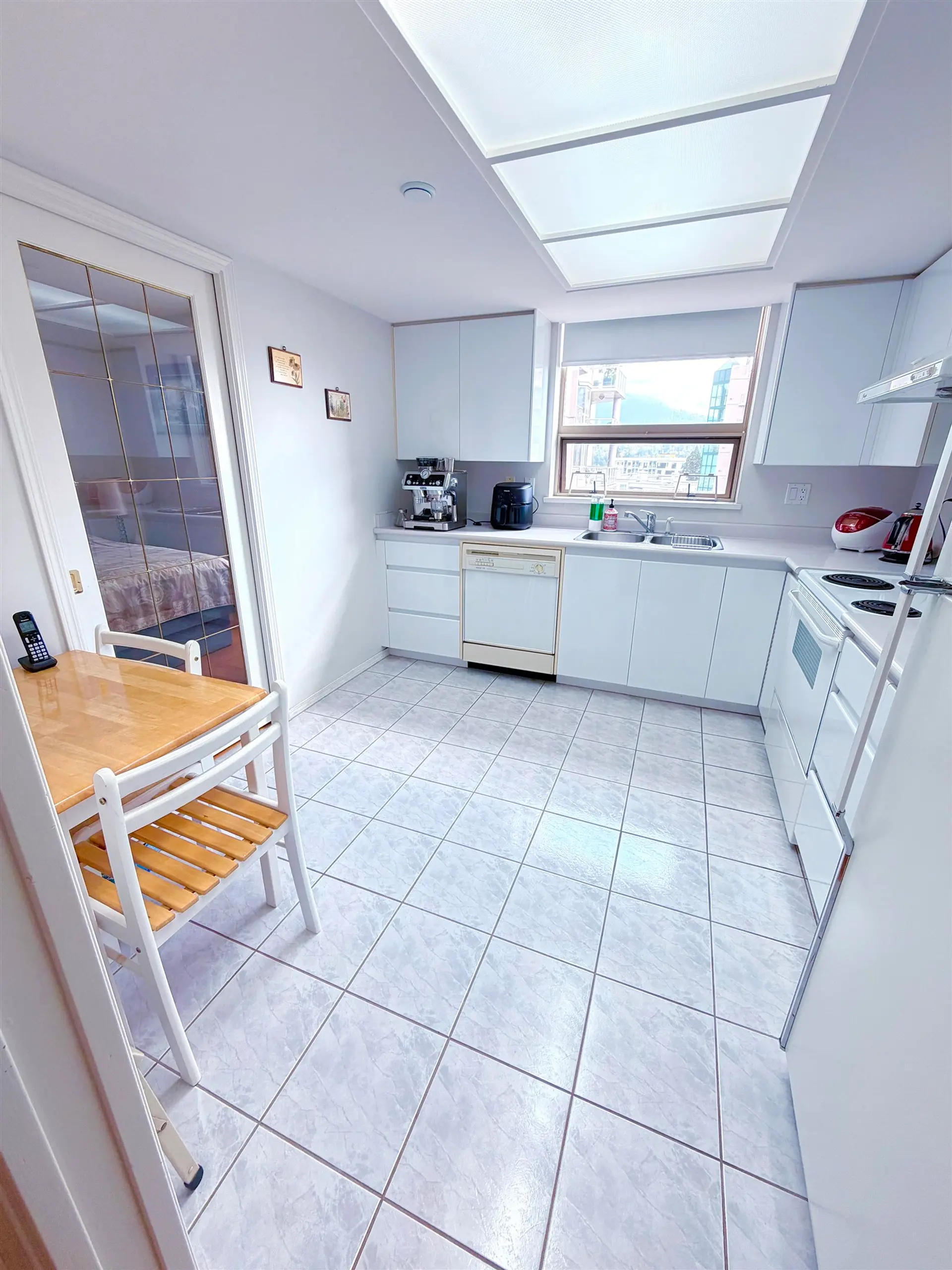 #806 1199 Eastwood Street - Image 9
