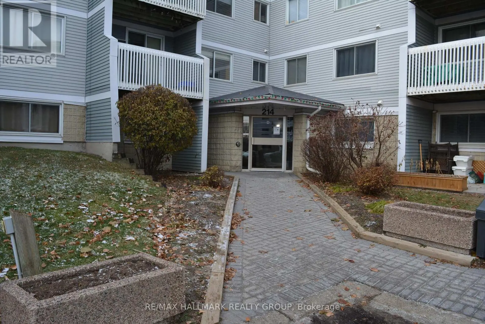 #310 214 VIEWMOUNT DRIVE - Image 2