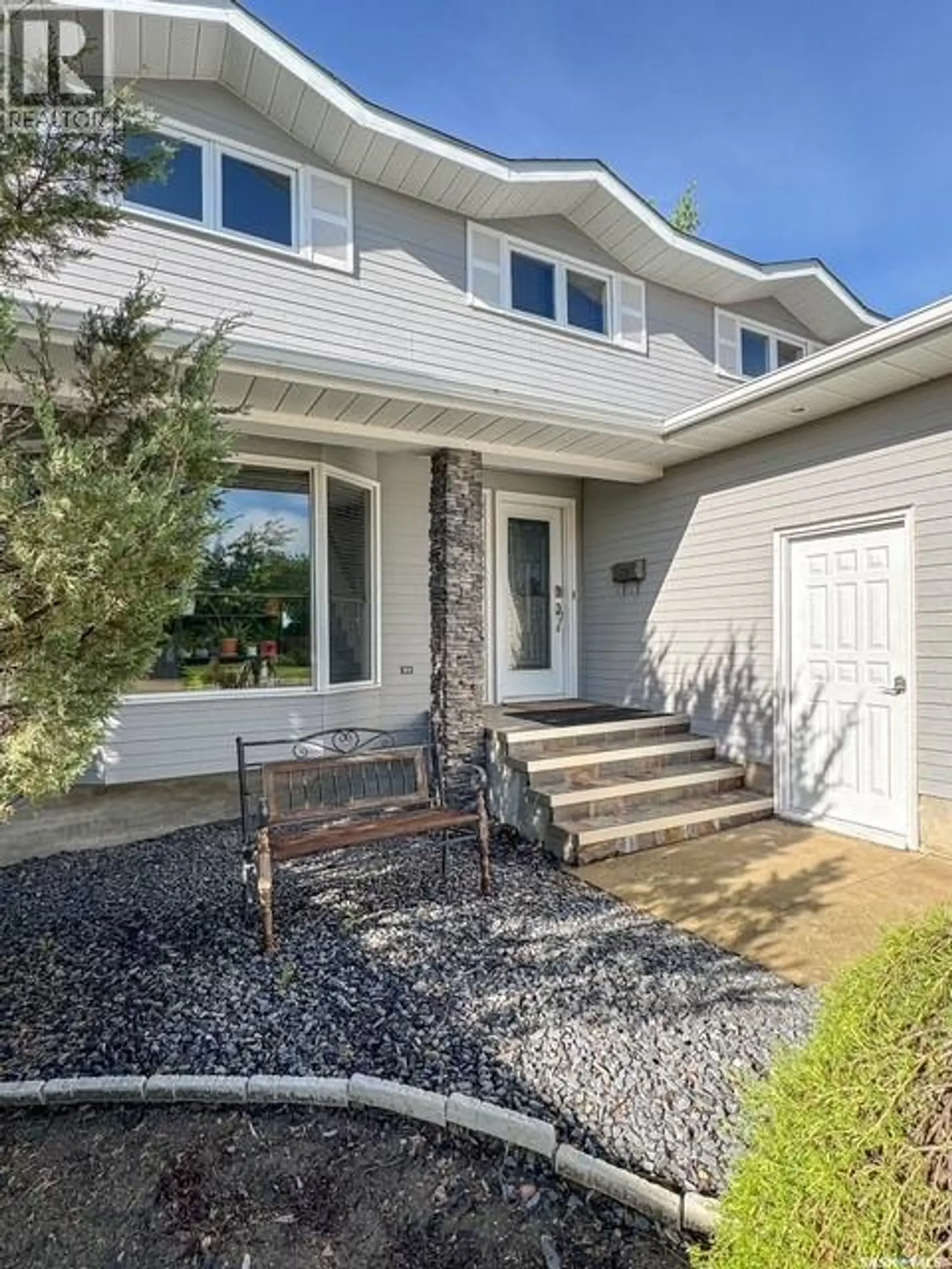 418 Curry CRESCENT - Image 2