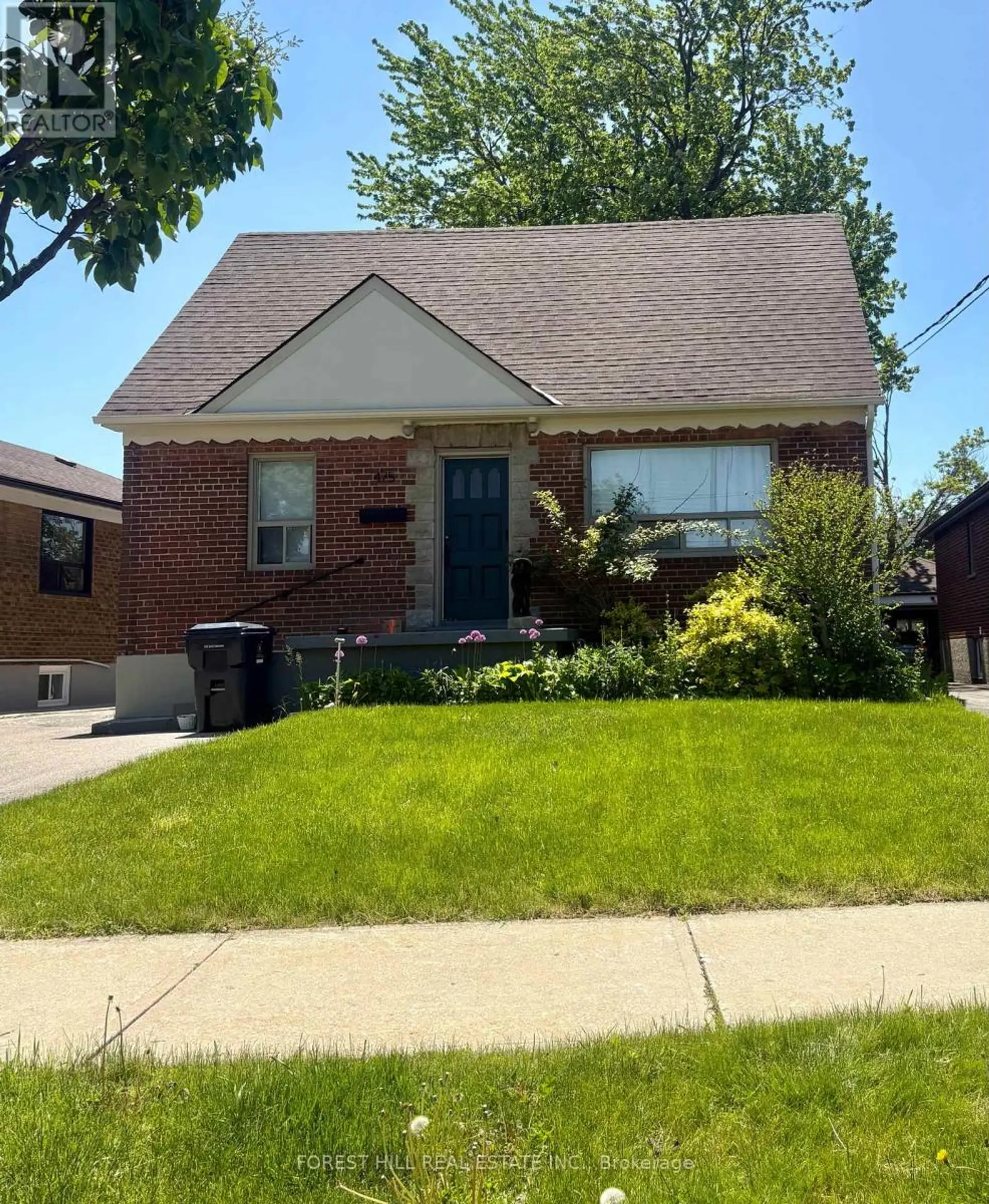475 MAPLE LEAF DRIVE - Image 1