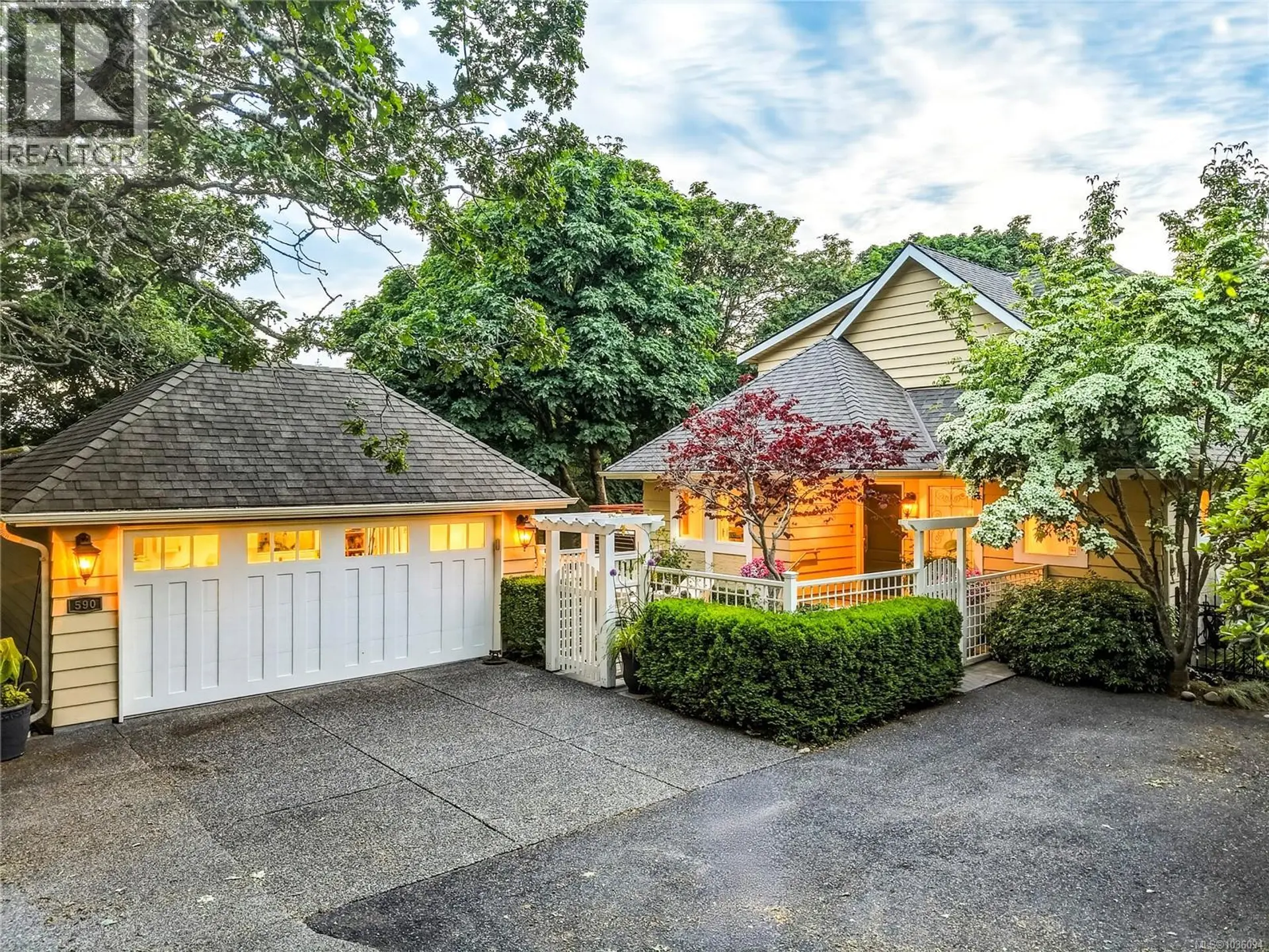 Property at 590 Island Rd, Oak Bay, BC