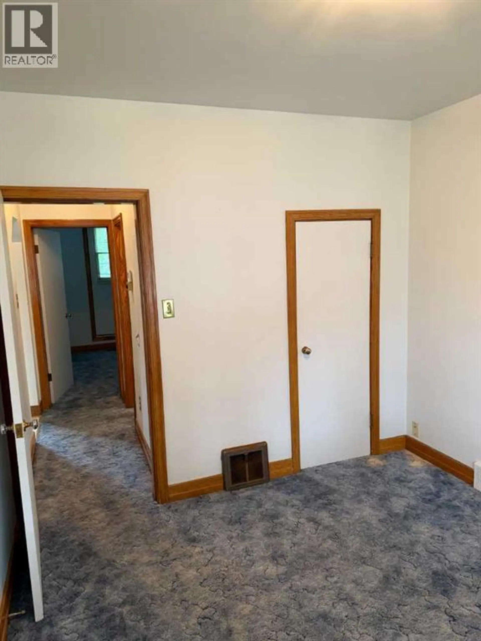 46 2 Street NW - Image 8