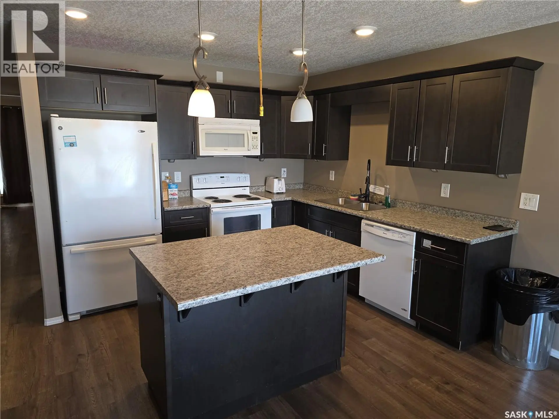 #716 Columbia AVENUE - Image 2
