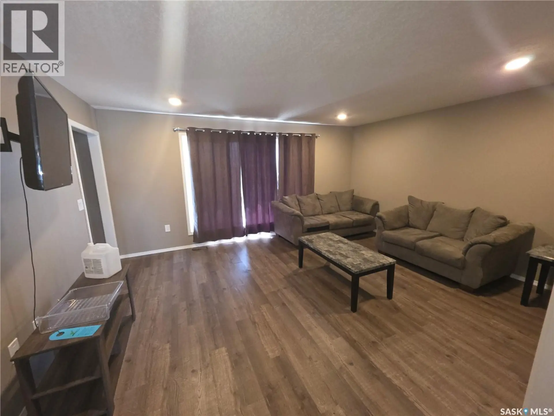 #716 Columbia AVENUE - Image 3