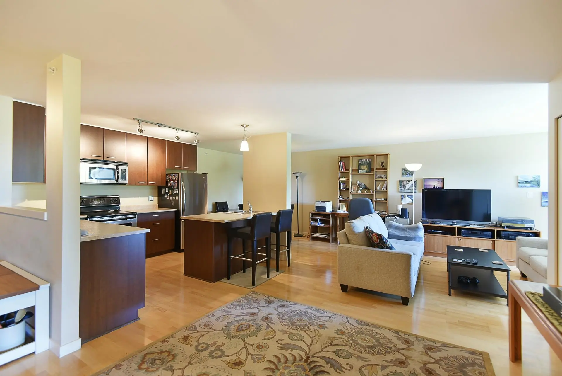 Property at #403 5631 Inlet Avenue, Sechelt, BC