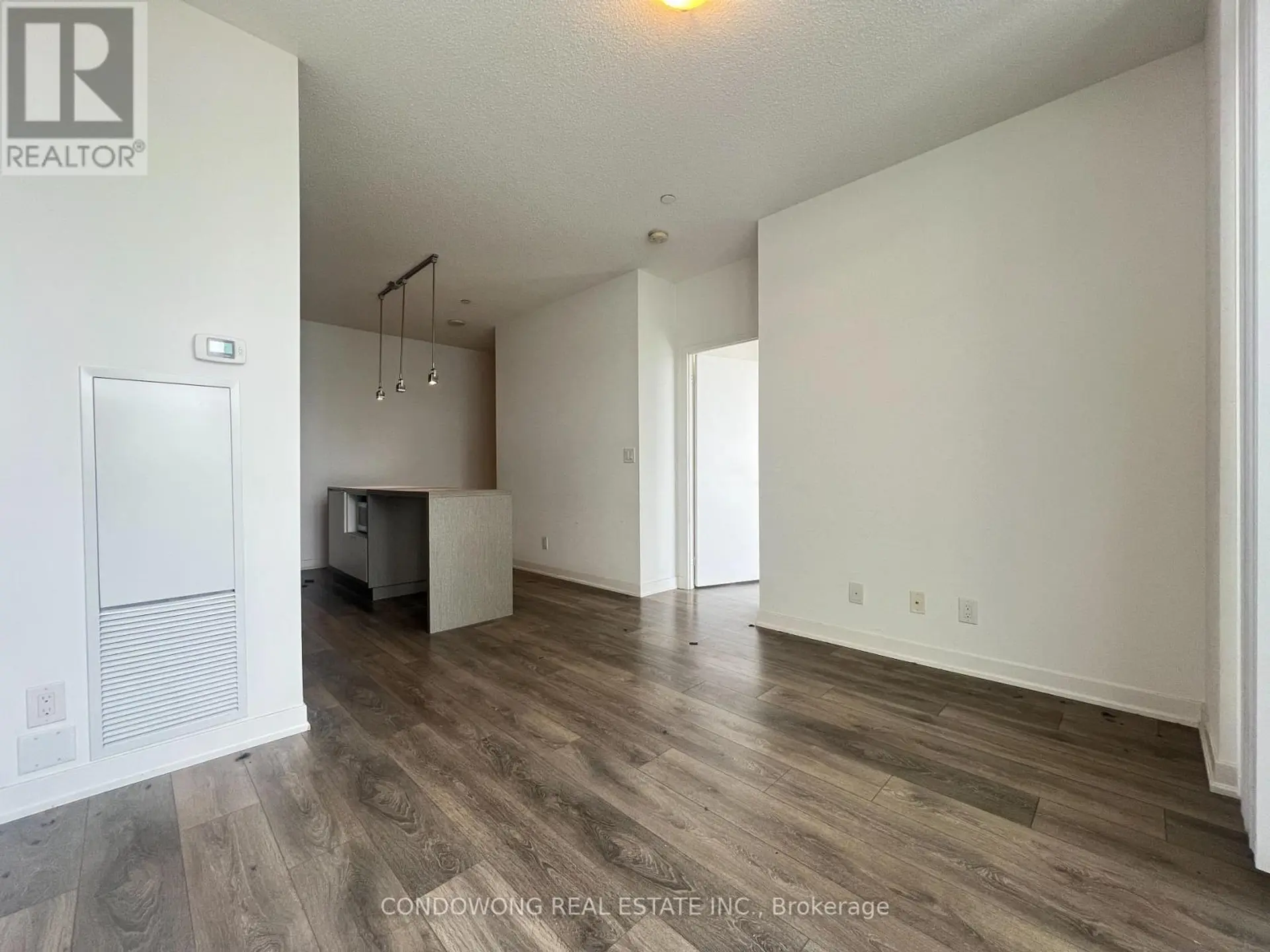 #4905 100 HARBOUR STREET - Image 7