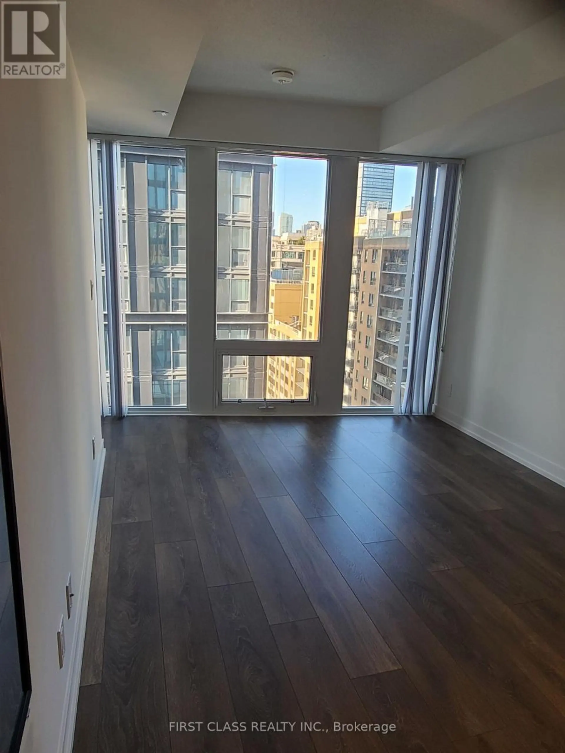 #1810 60 SHUTER STREET - Image 11