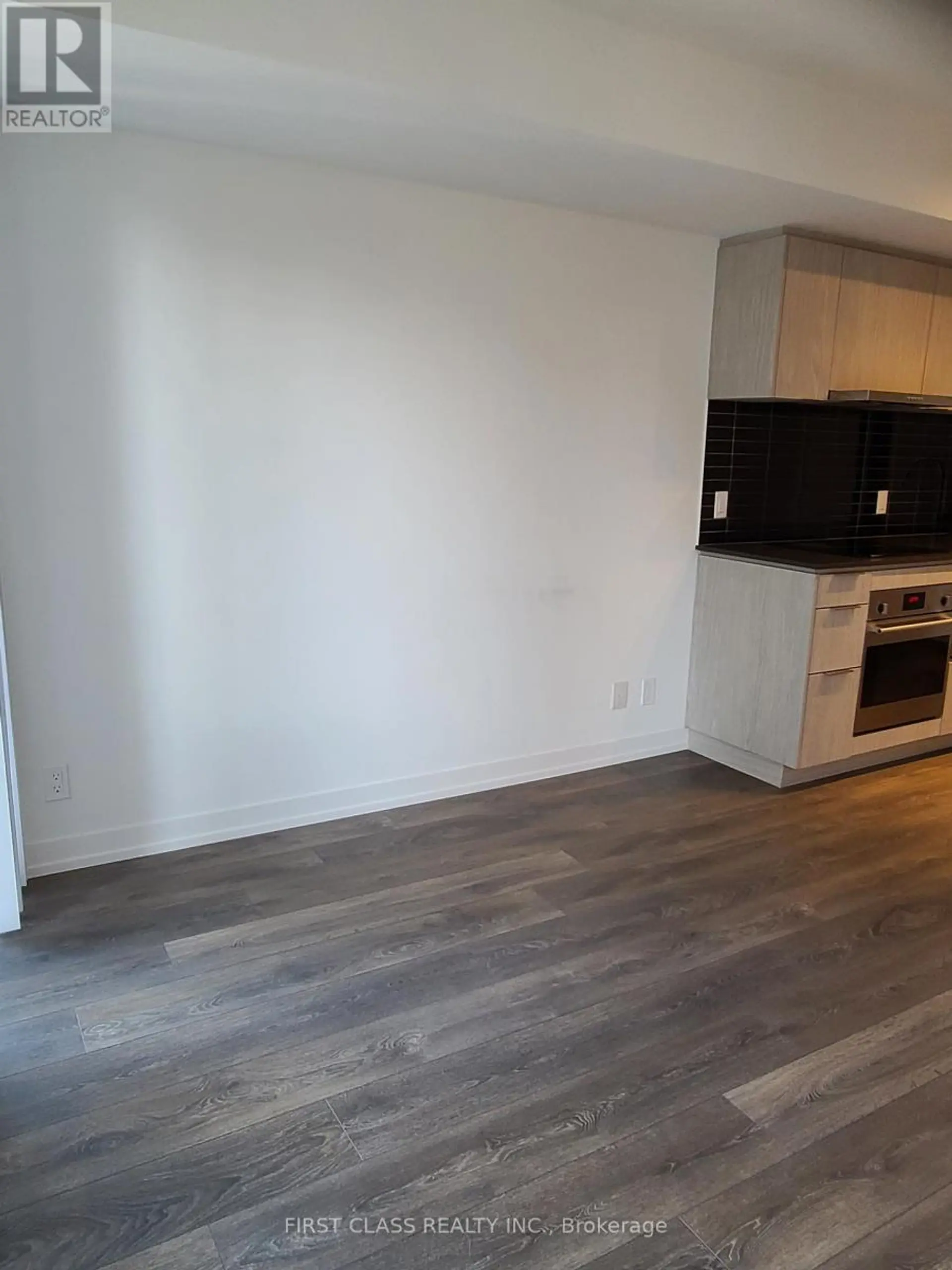 #1810 60 SHUTER STREET - Image 7