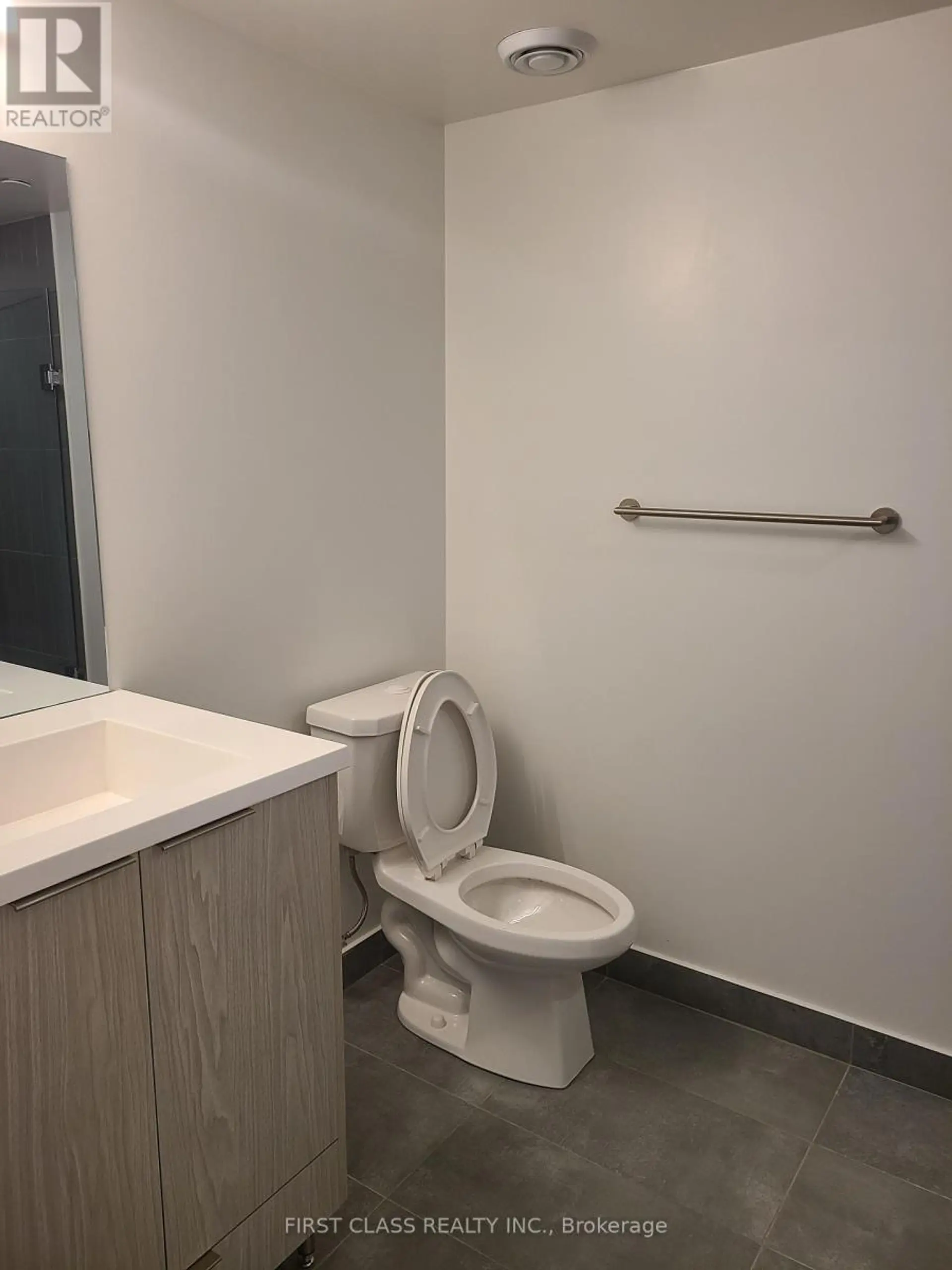#1810 60 SHUTER STREET - Image 8
