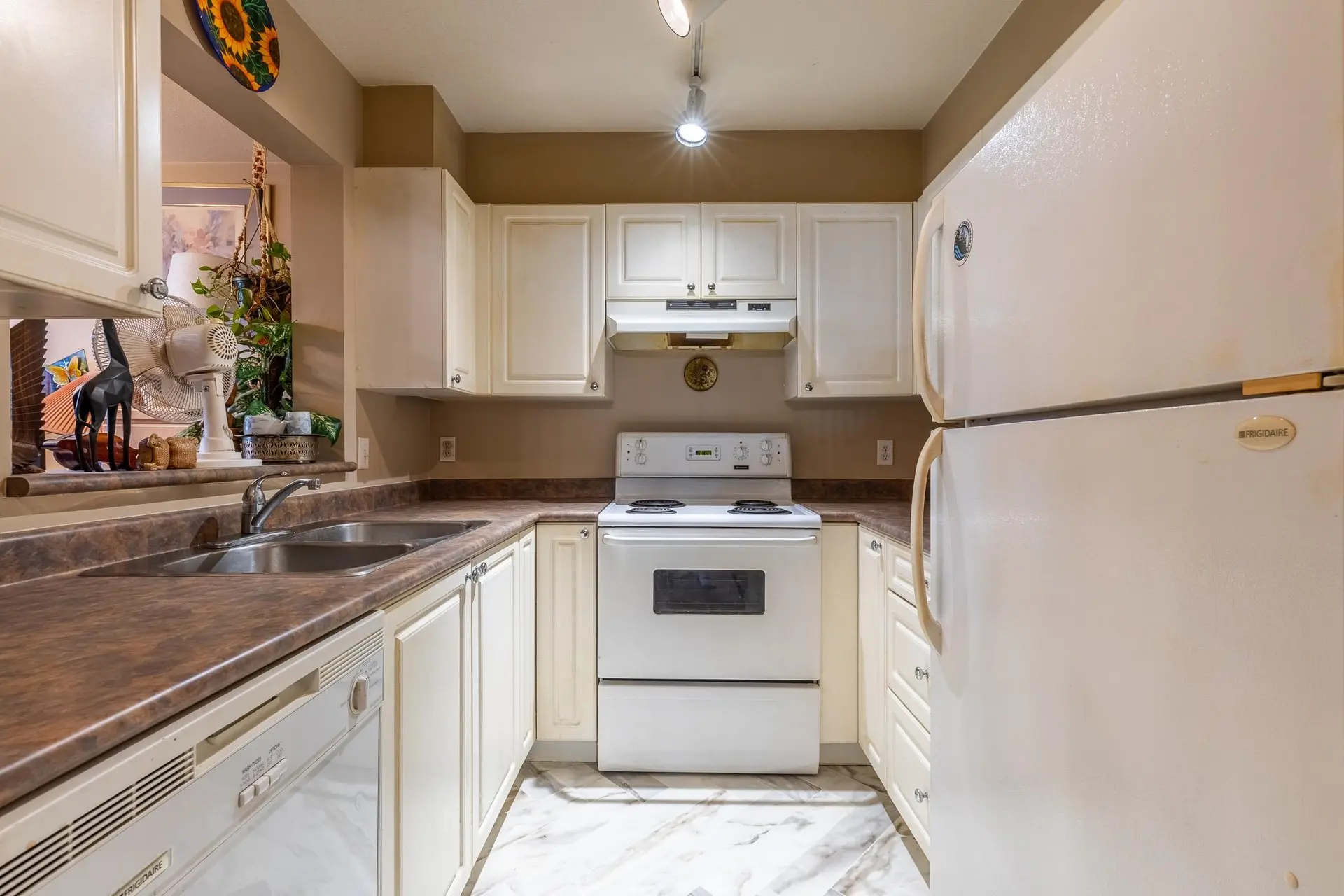 Property at #427 9979 140 Street, Surrey, BC