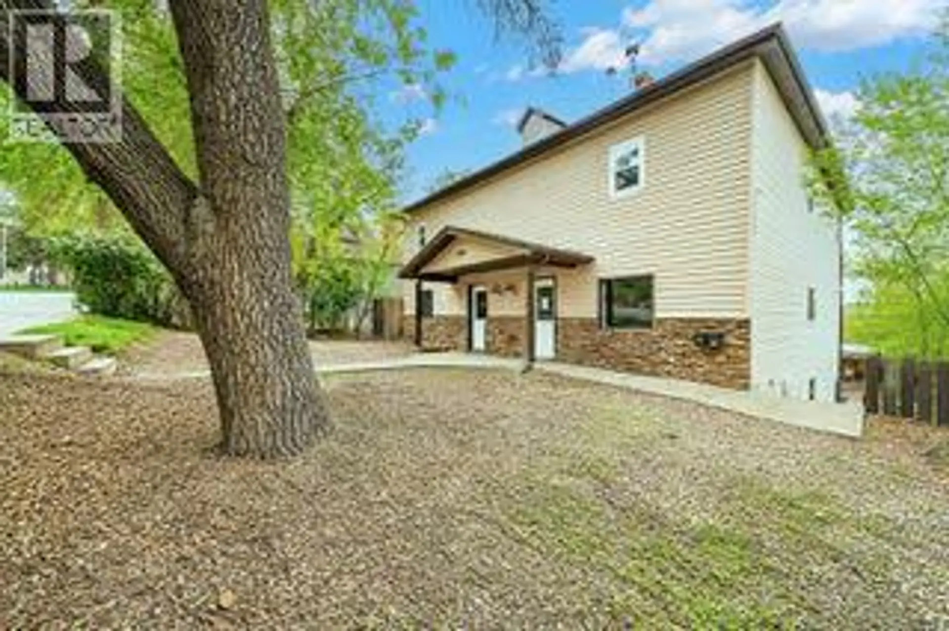 230 3 Street SE - Image 4