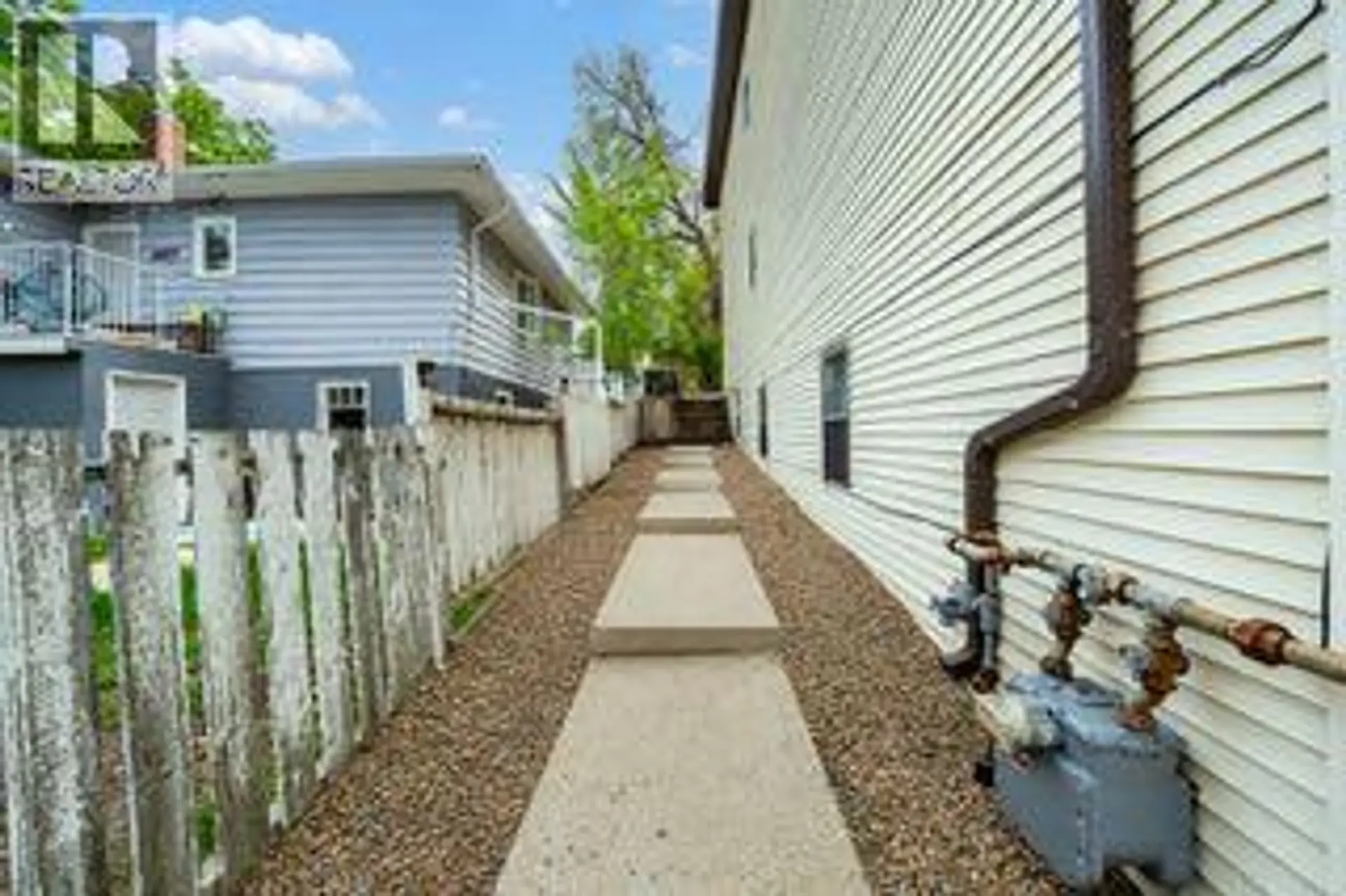 230 3 Street SE - Image 15