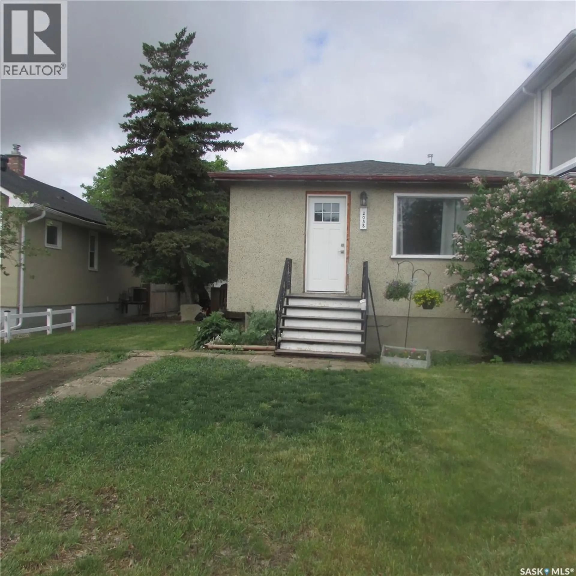 2058 Alexandra STREET - Image 2