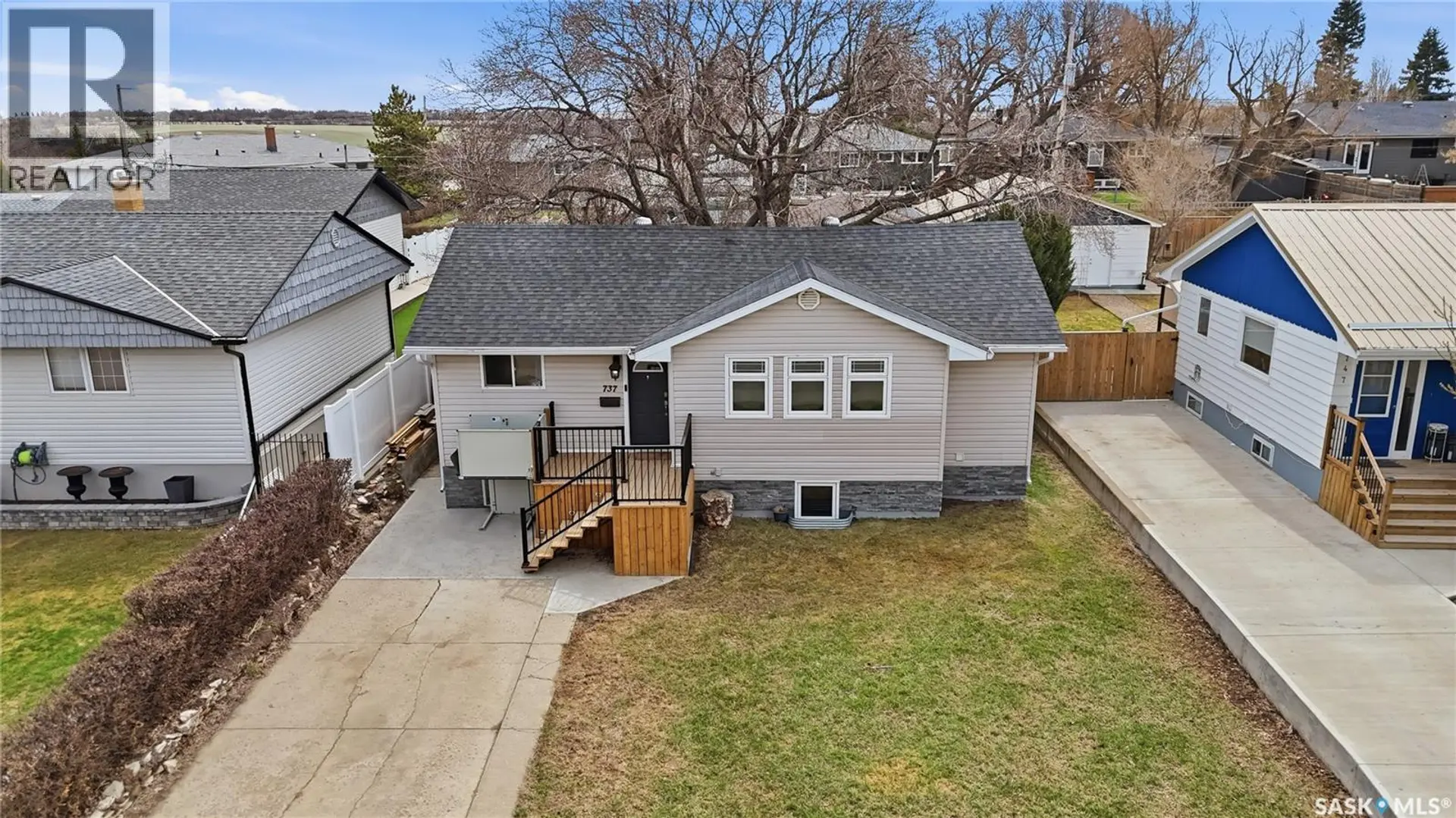 Property at 737 Vaughan STREET, Moose Jaw, SK