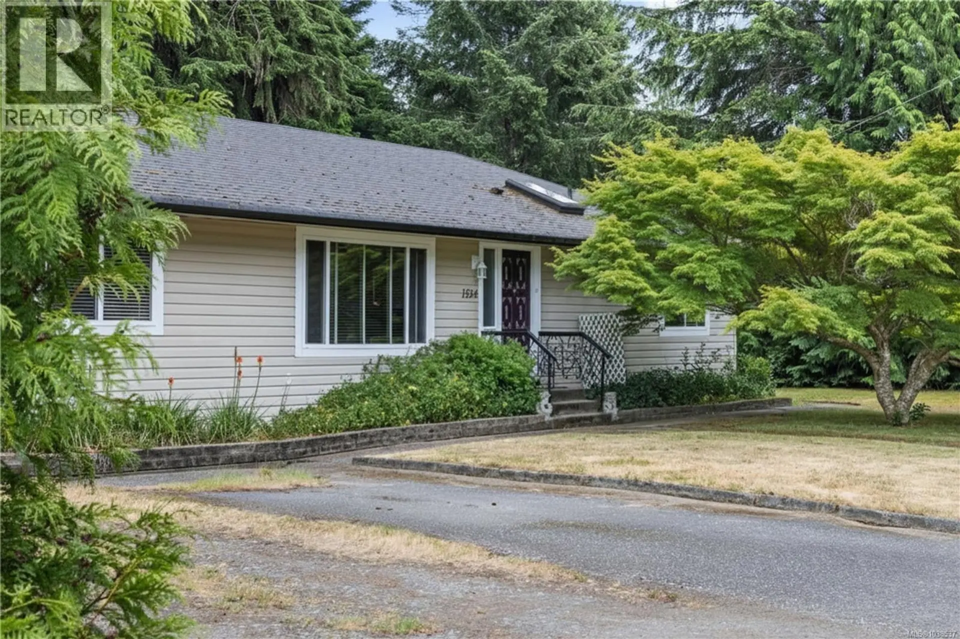 Property at 1524 Pacific Cres, Parksville, BC