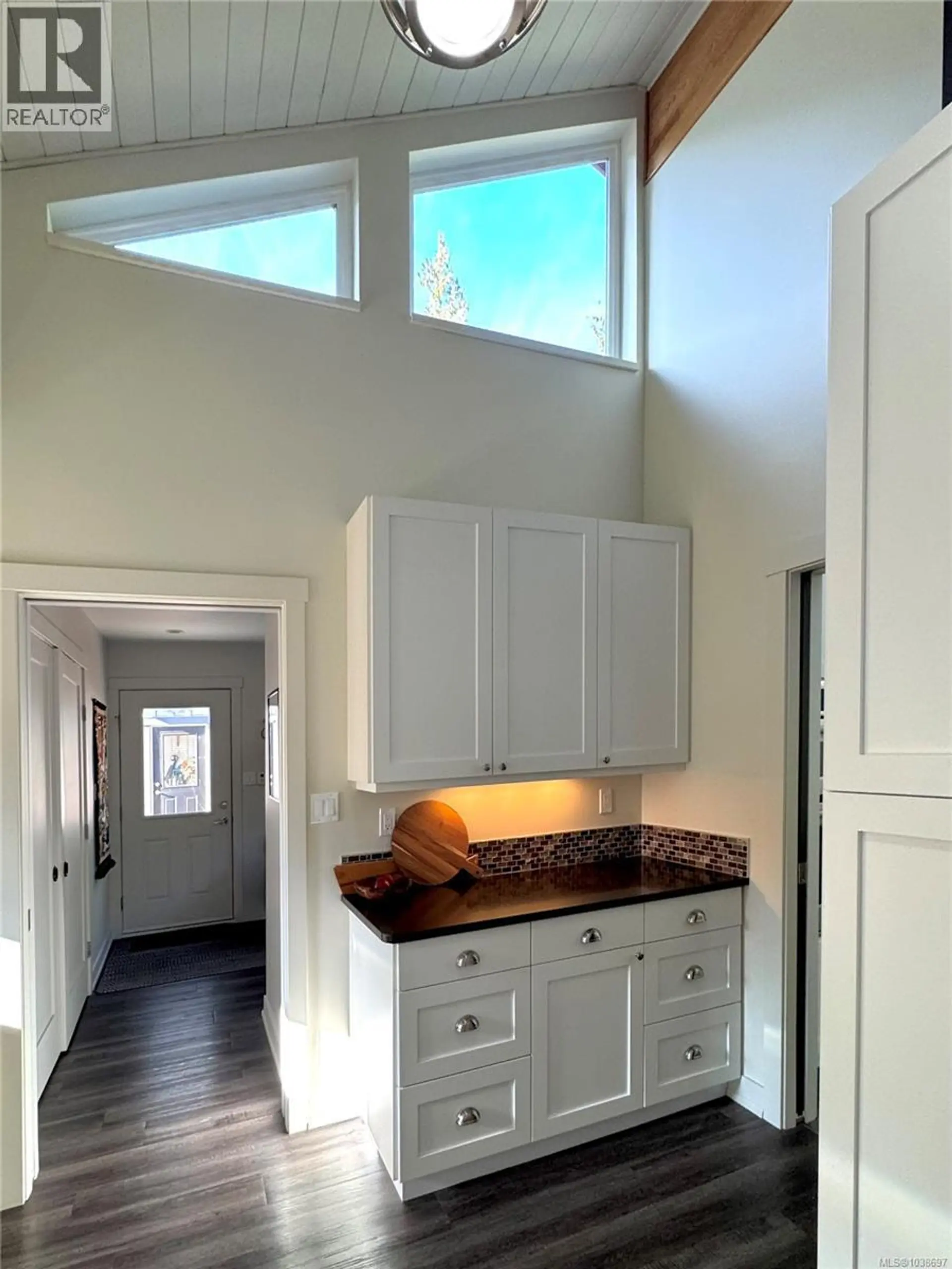 3881 Charlton Dr - Image 5