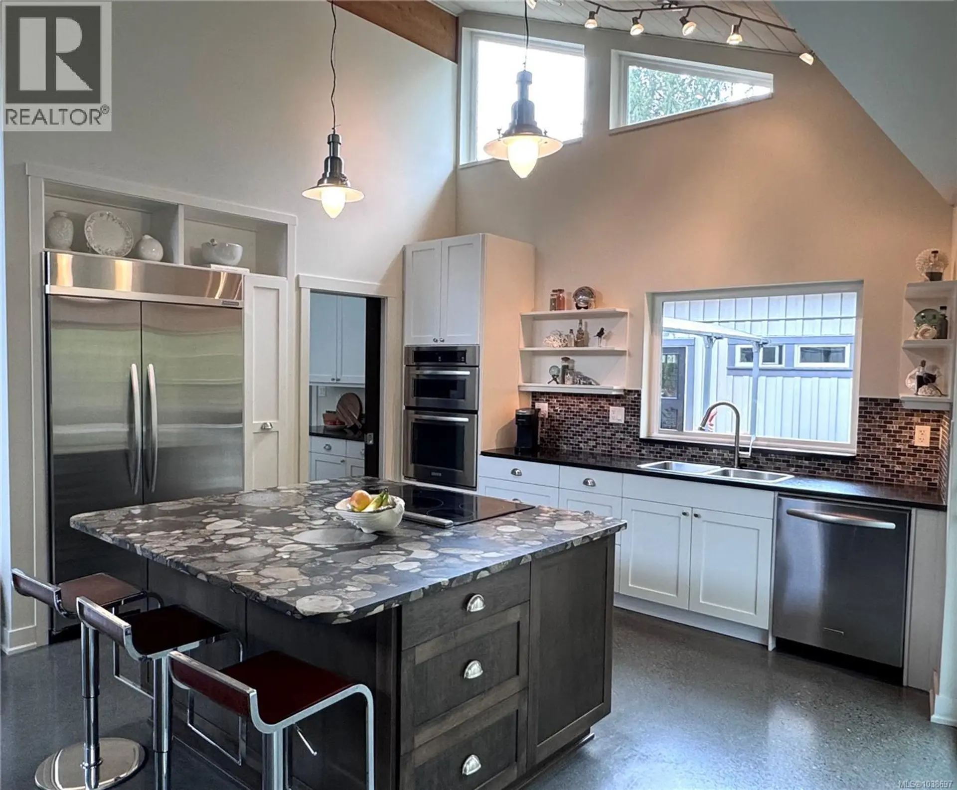 3881 Charlton Dr - Image 4