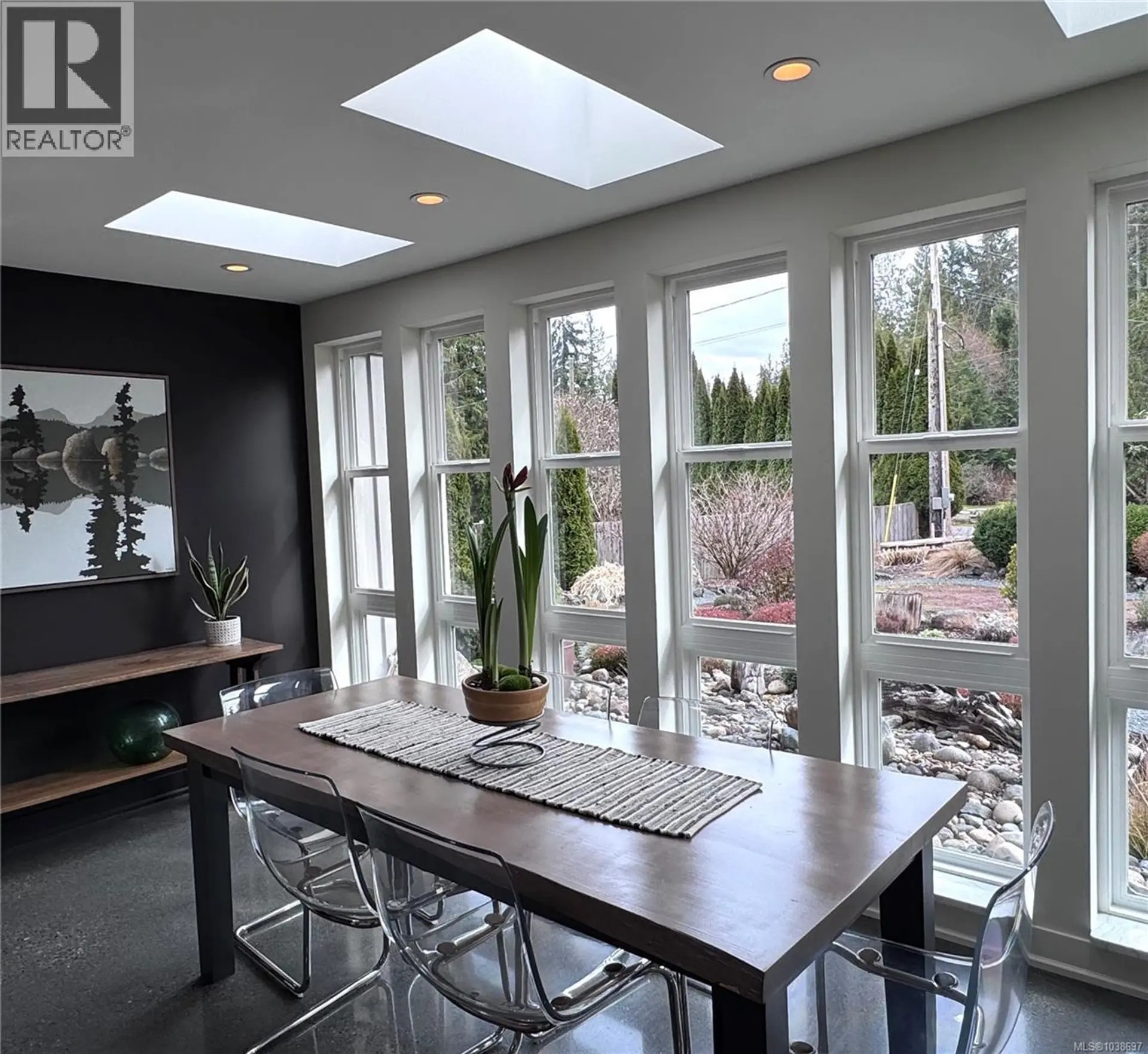 3881 Charlton Dr - Image 3