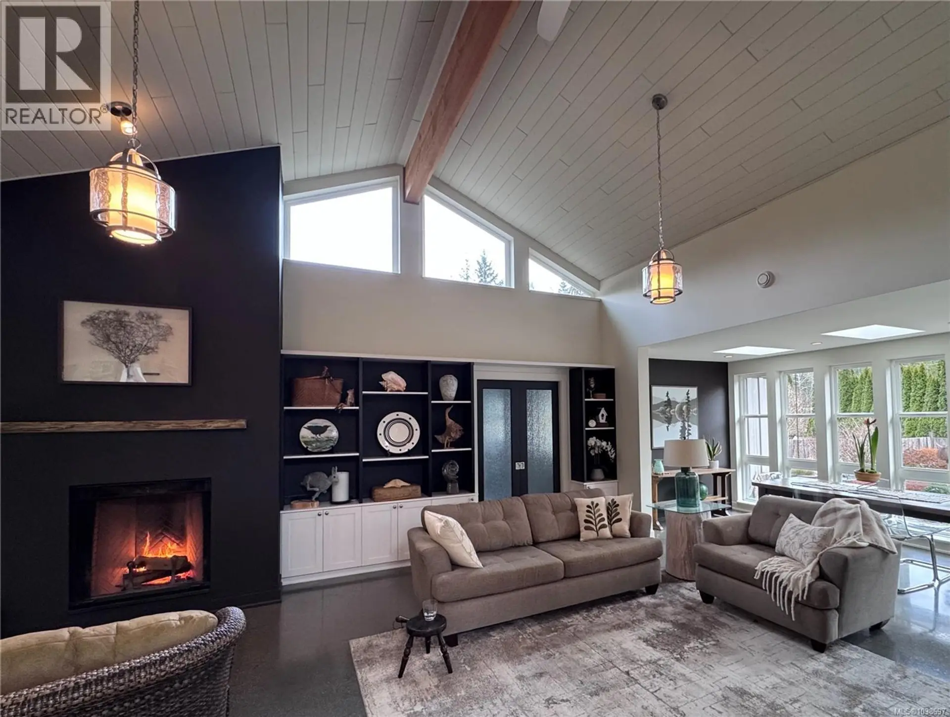 3881 Charlton Dr - Image 2