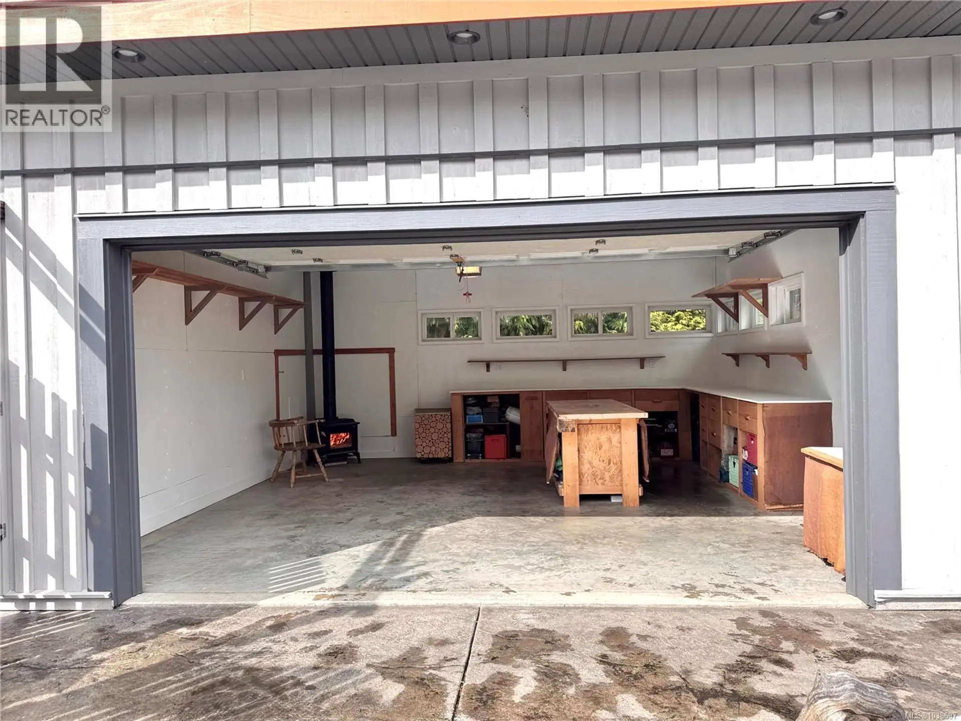3881 Charlton Dr - Image 13