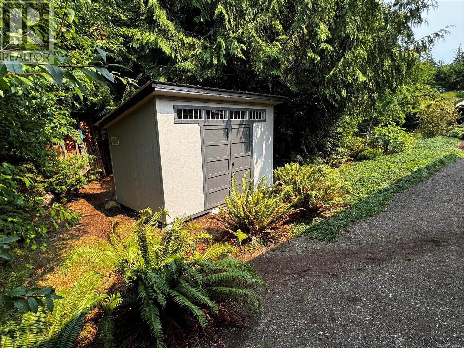3881 Charlton Dr - Image 18