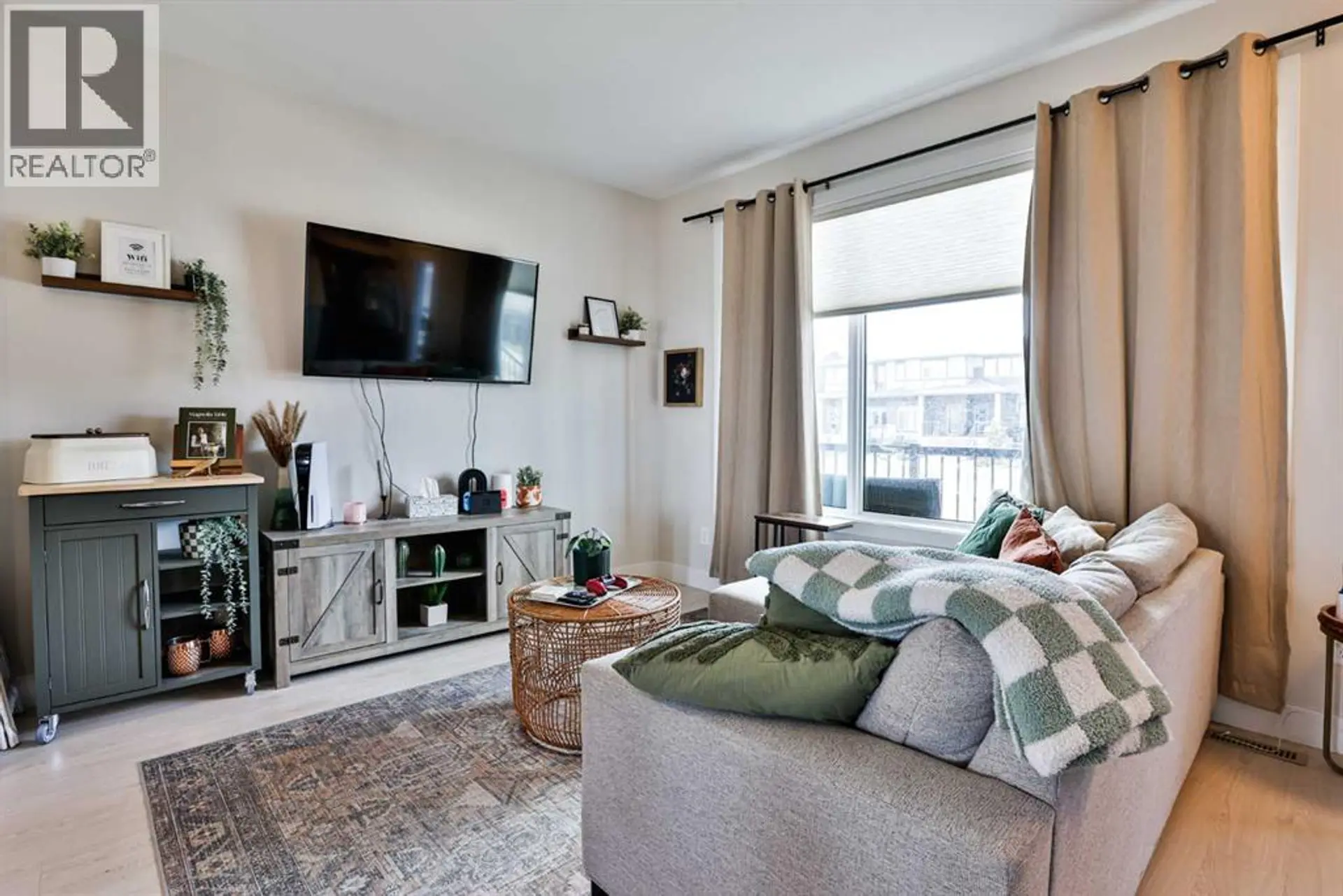 2729 47 Street S - Image 4