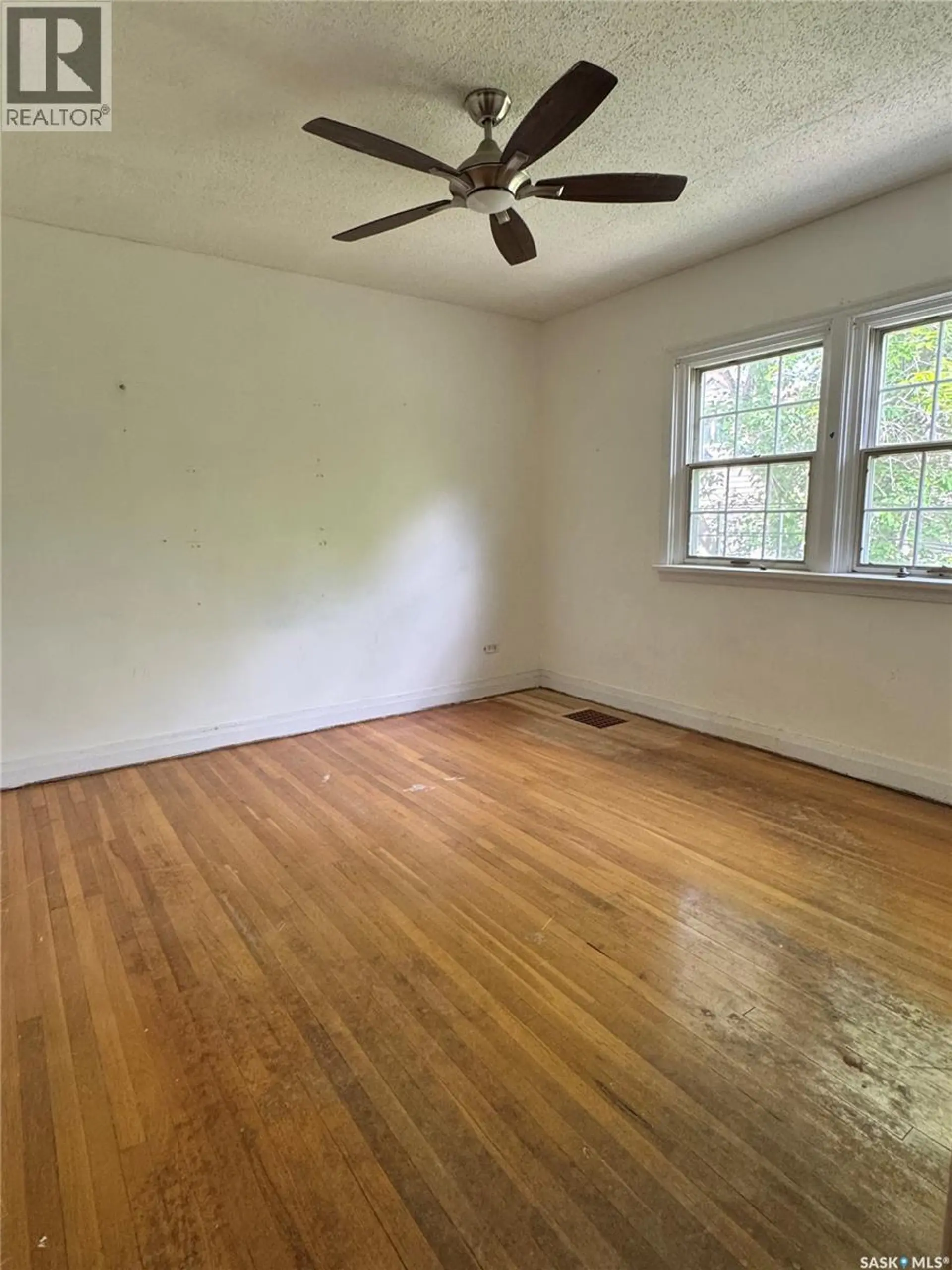 712 Broadway AVENUE - Image 4
