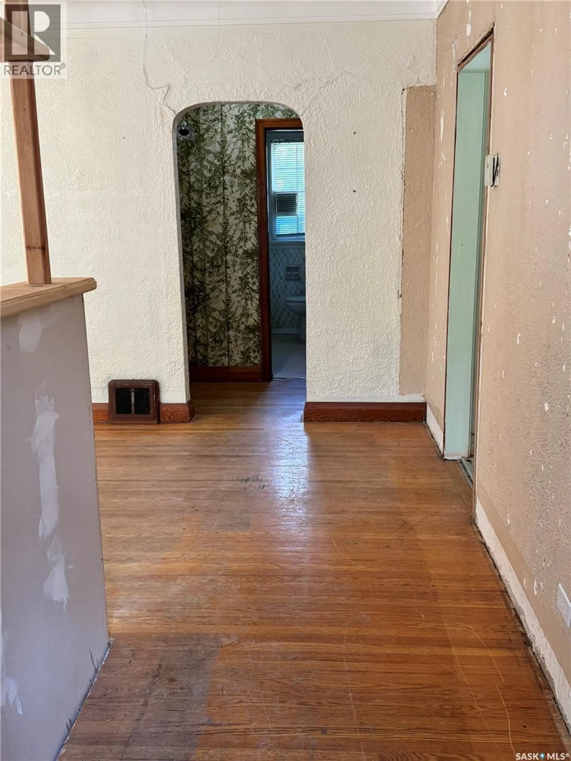 712 Broadway AVENUE - Image 2