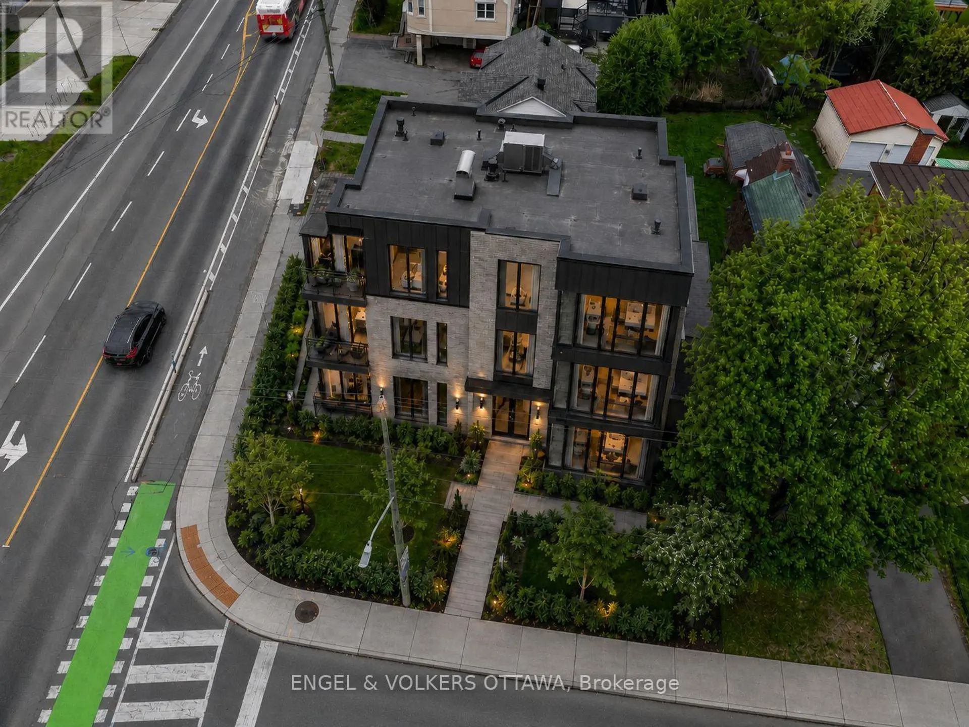1 CAROLINE AVENUE - Image 1