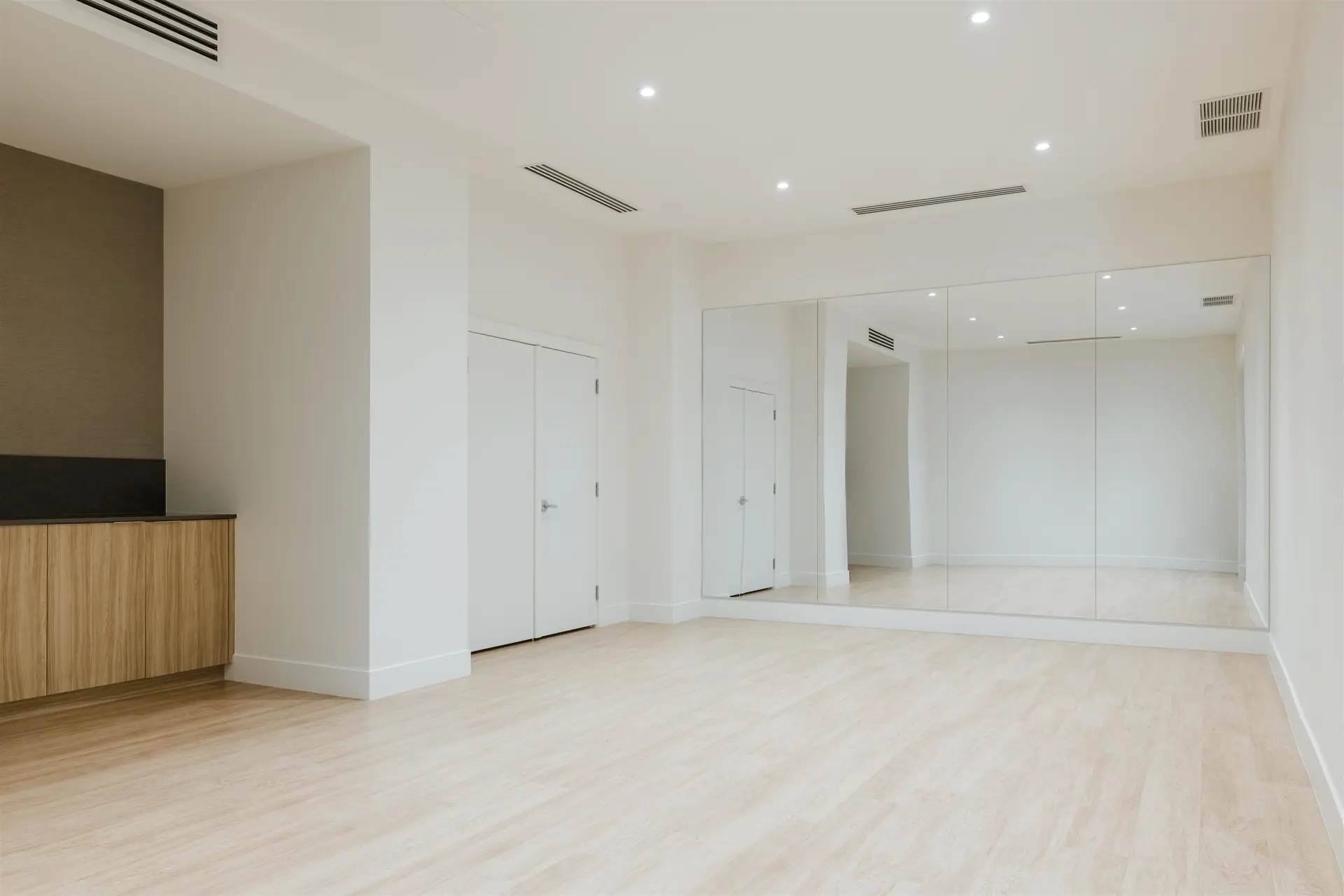 #208 2380 Emery Court - Image 18