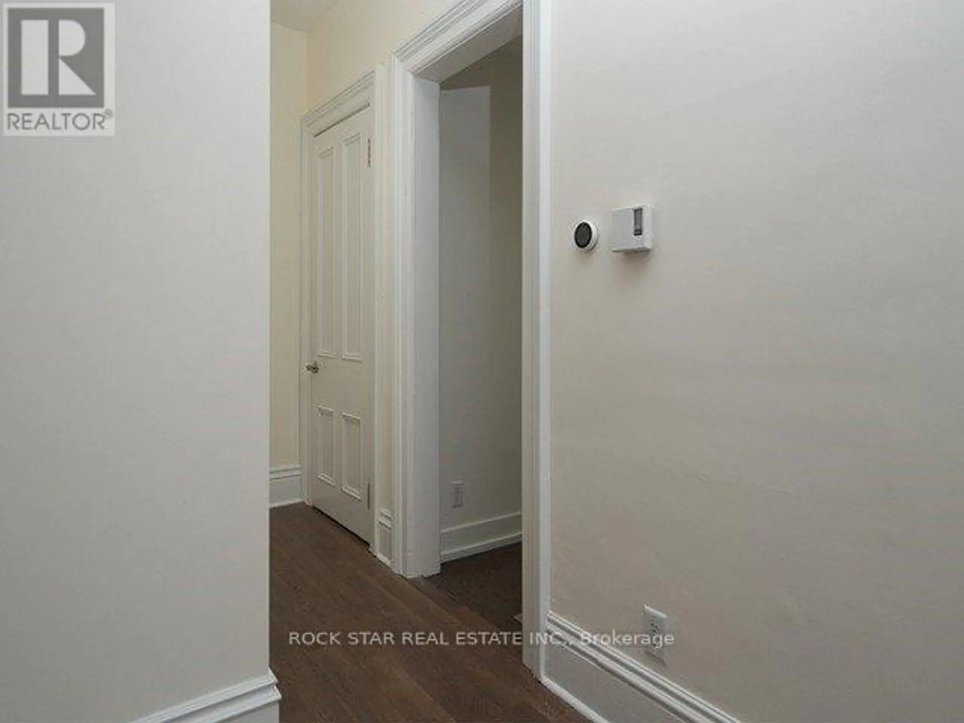 111 AINSLIE STREET N - Image 6