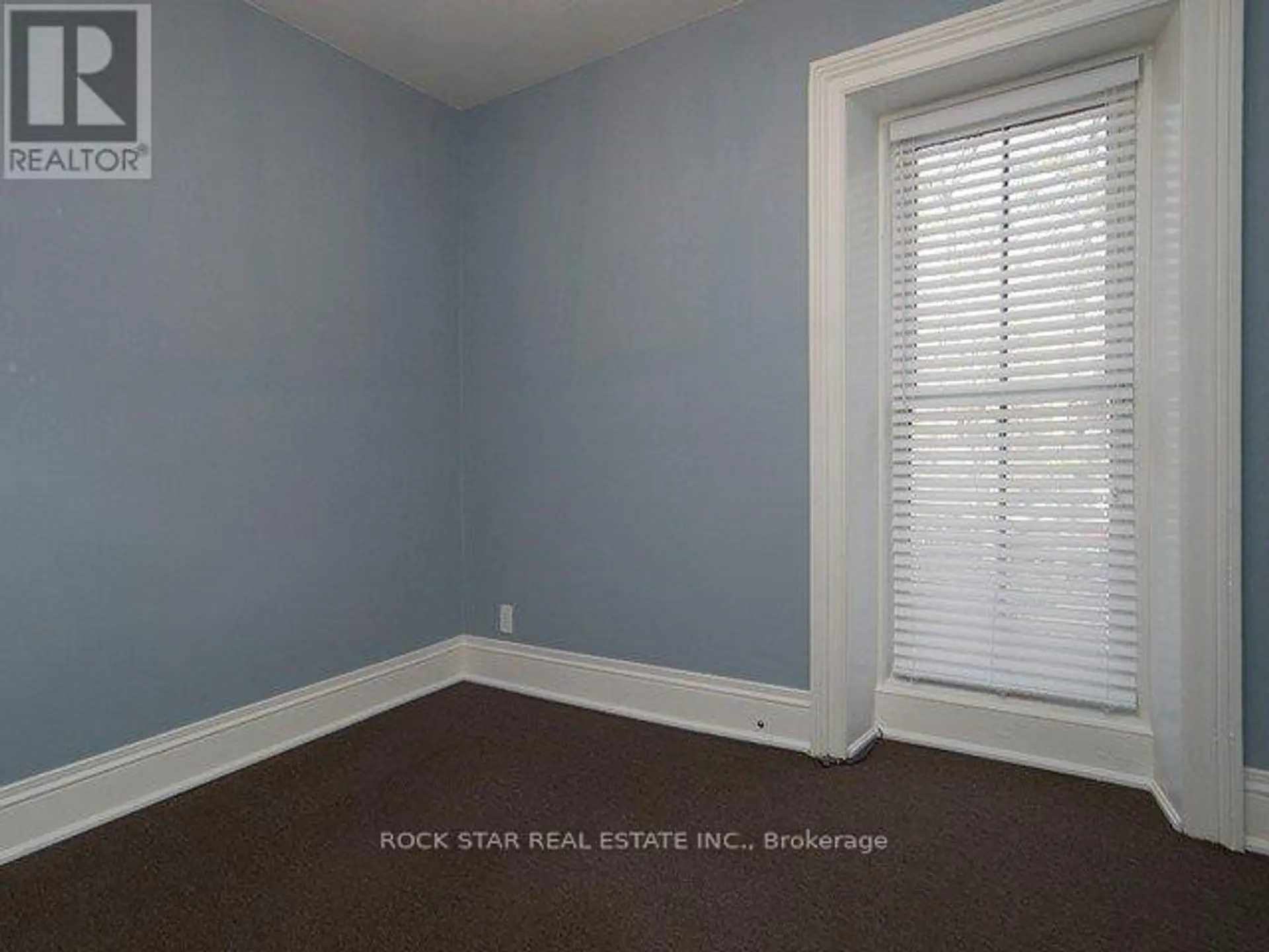 111 AINSLIE STREET N - Image 7
