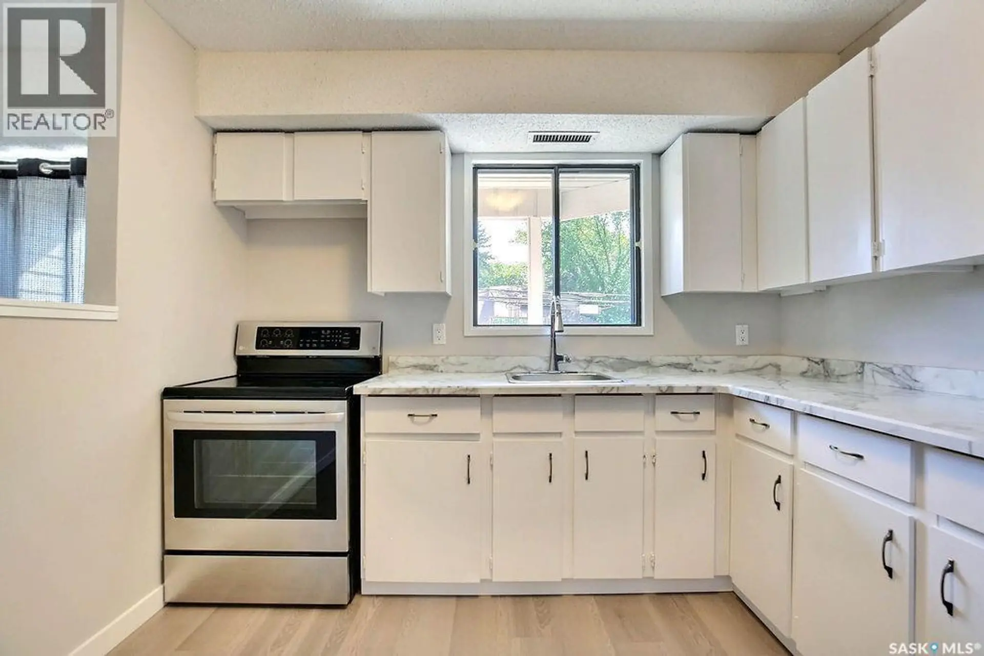 #118 2315 McIntyre STREET - Image 4